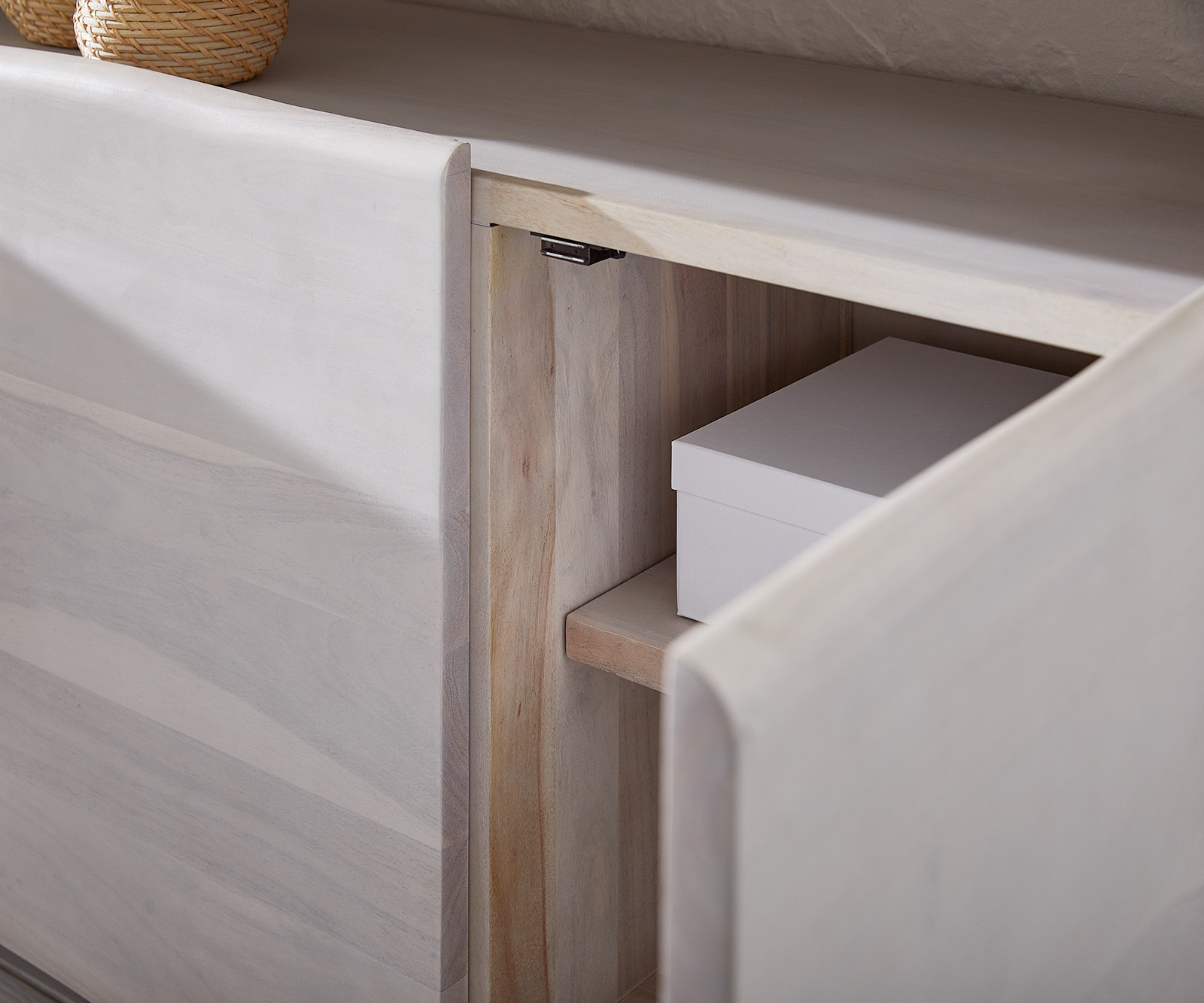 Komoda Live Edge akácie světlá 147 cm - Image 5