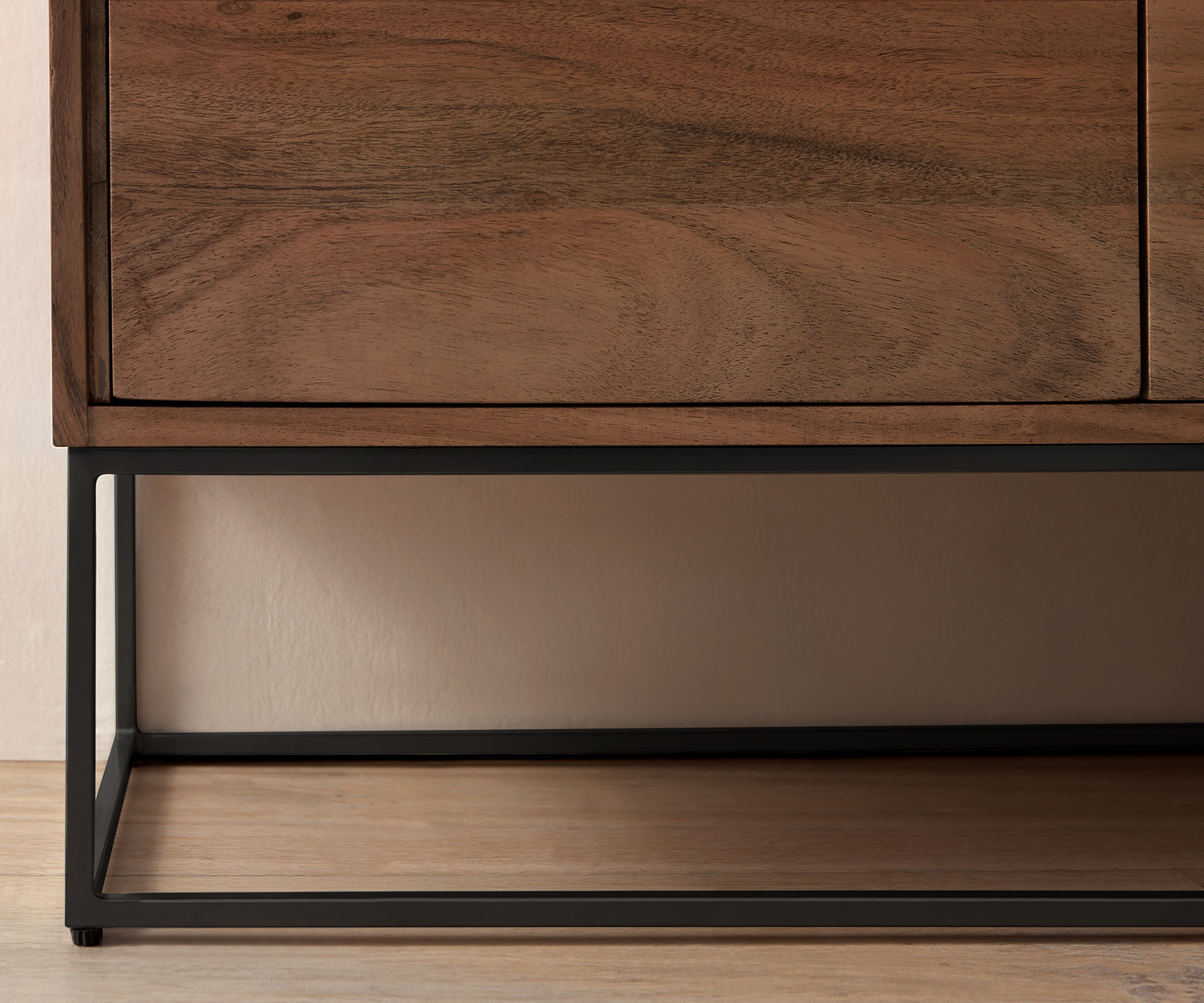 Komoda Loca 140x39 cm akácie hnědá 3 zásuvky 2 dvířka - Image 6