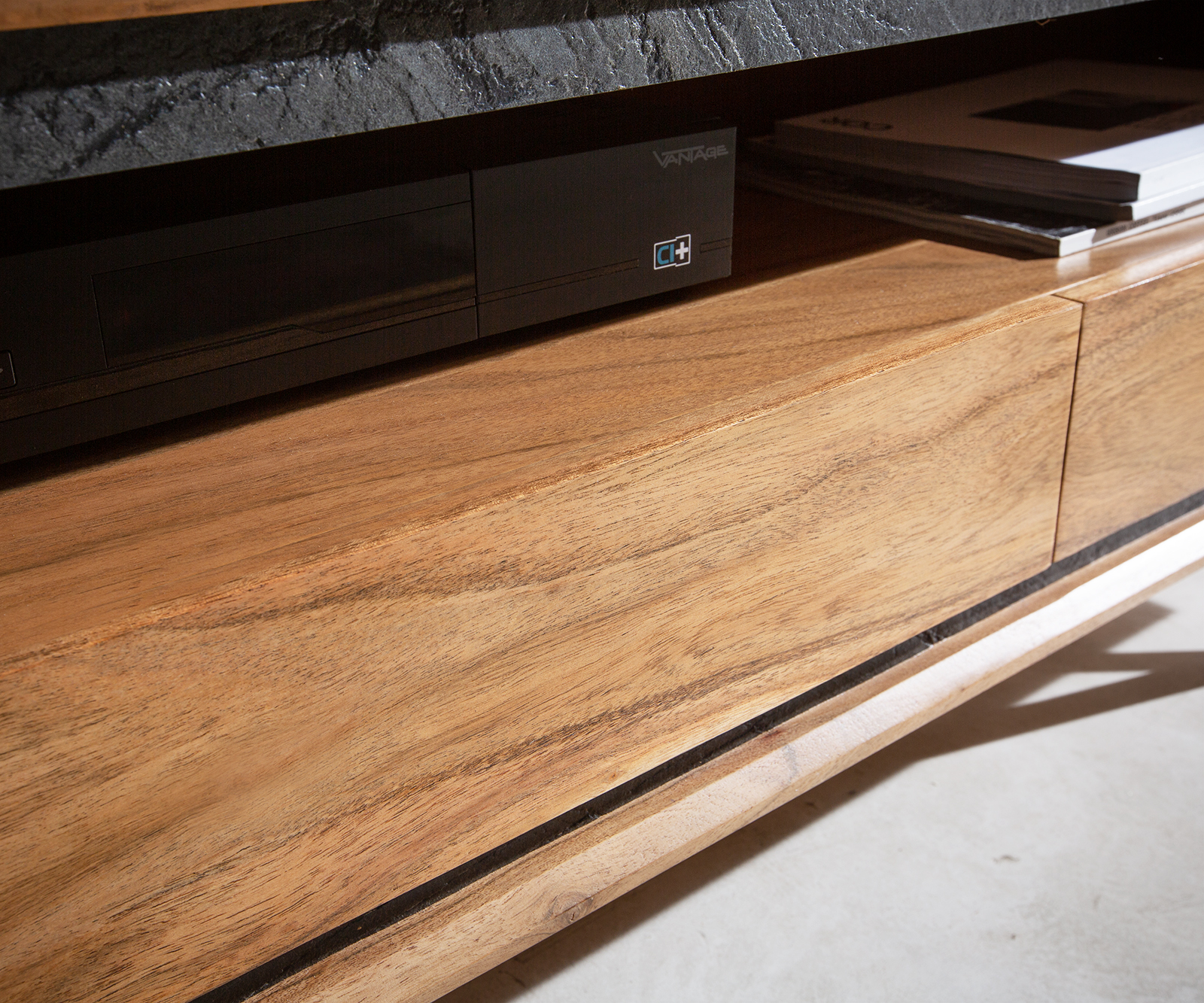 TV szekrény Stonegrace 175 cm akác természetes 1 rekesz 3 fiók kőfurnér "V" alakú láb - Image 6