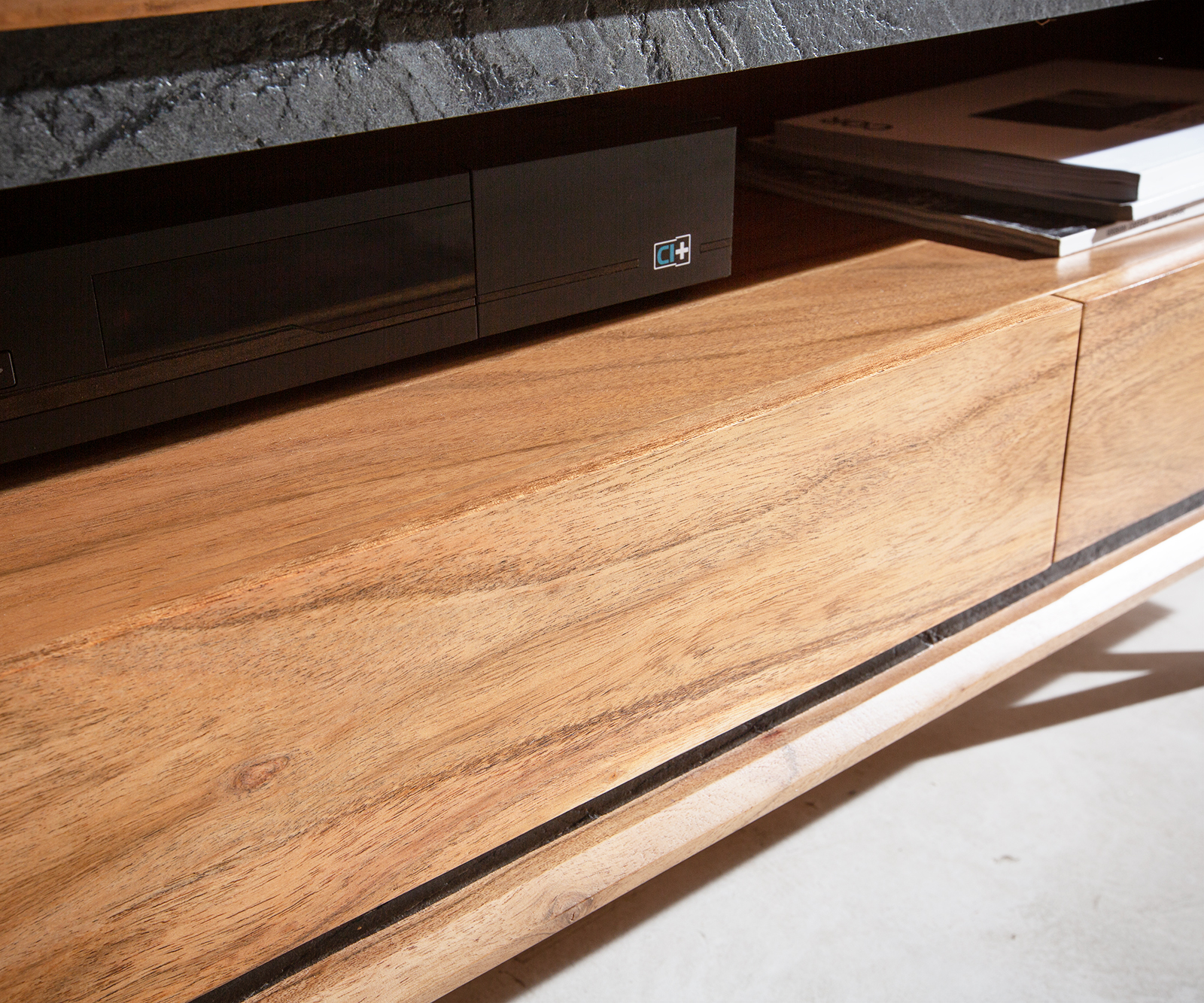 TV szekrény Stonegrace 240 cm akác természetes 2 ajtós 1 rekeszes 2 fiókos kőfurnér V láb - Image 6