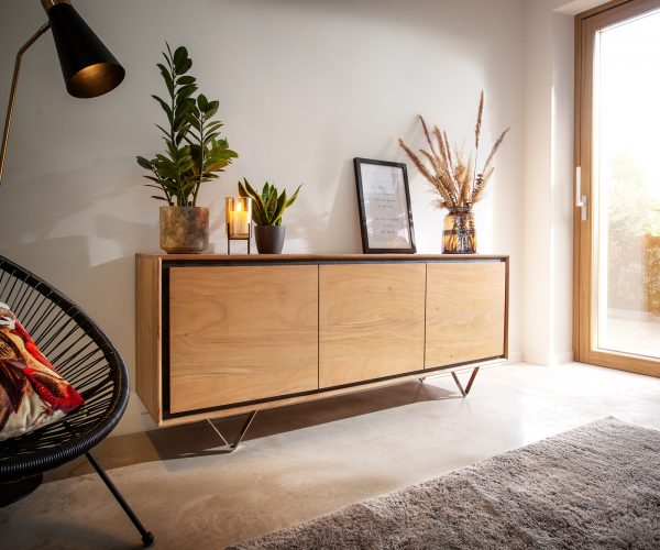 Komoda Stonegrace 175 cm přírodní akácie 3 dvířka 3 přihrádky kamenná dýha podnož ve tvaru "V"