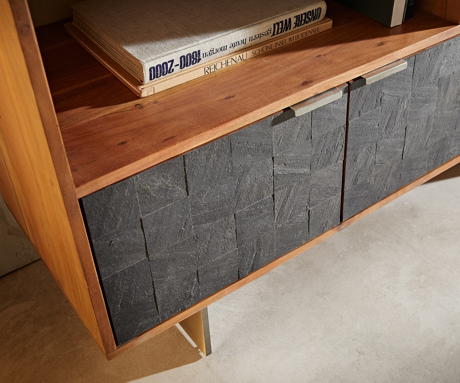 Polcok Teele 115x150 cm akác természetes pala 2 ajtós lebegő fém láb - Image 4