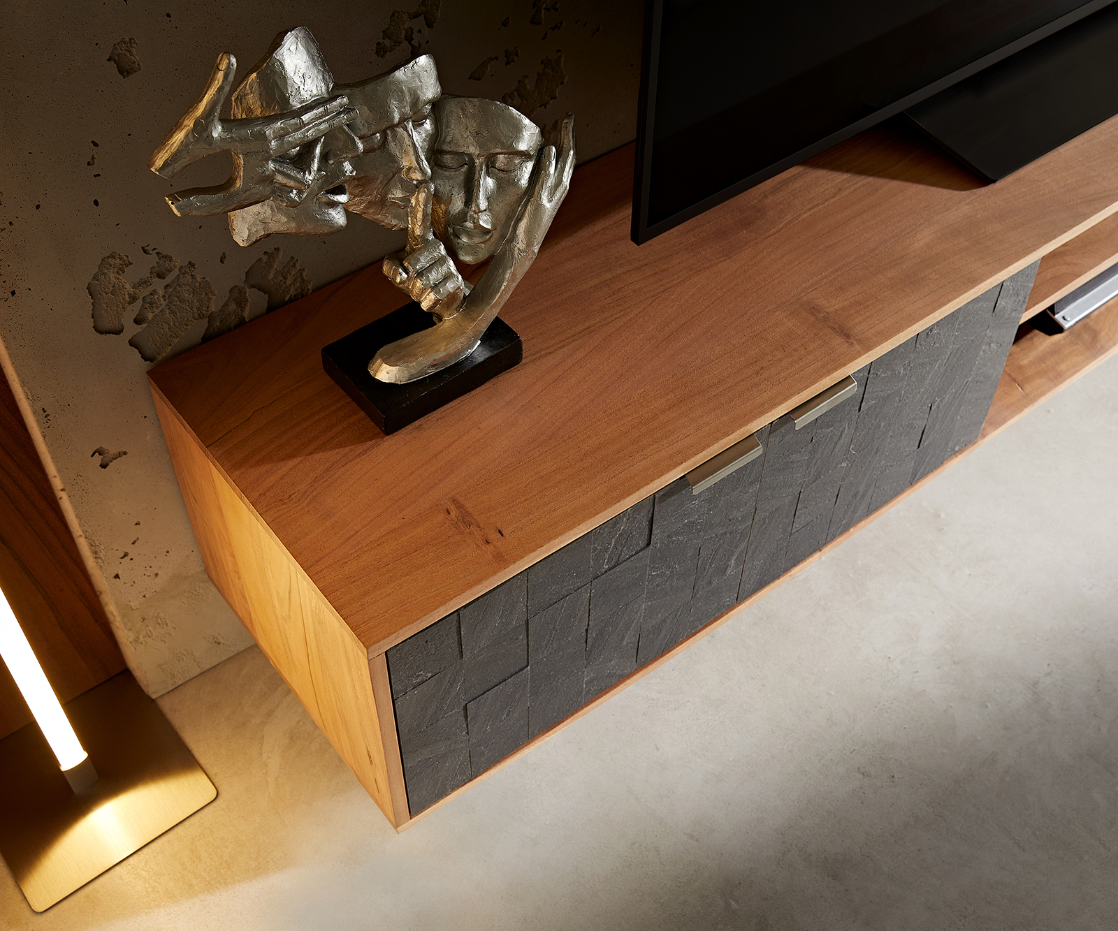 TV szekrény Teele 240 cm akác természetes pala 4 ajtós lebegő - Image 4