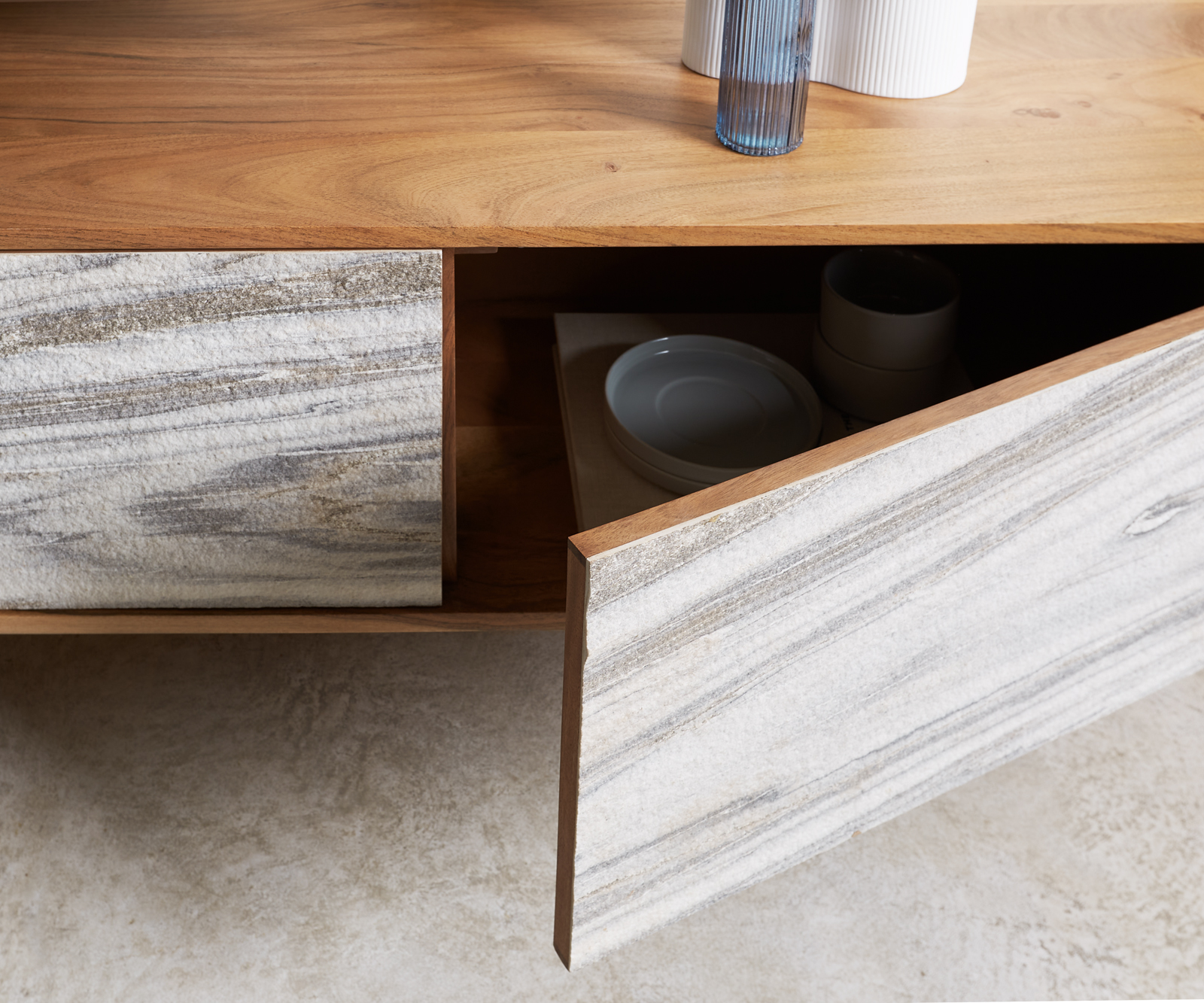 Szekrény Kleo 115x150 cm akác természetes 2 ajtós "L" alakú fém láb fekete - Image 5