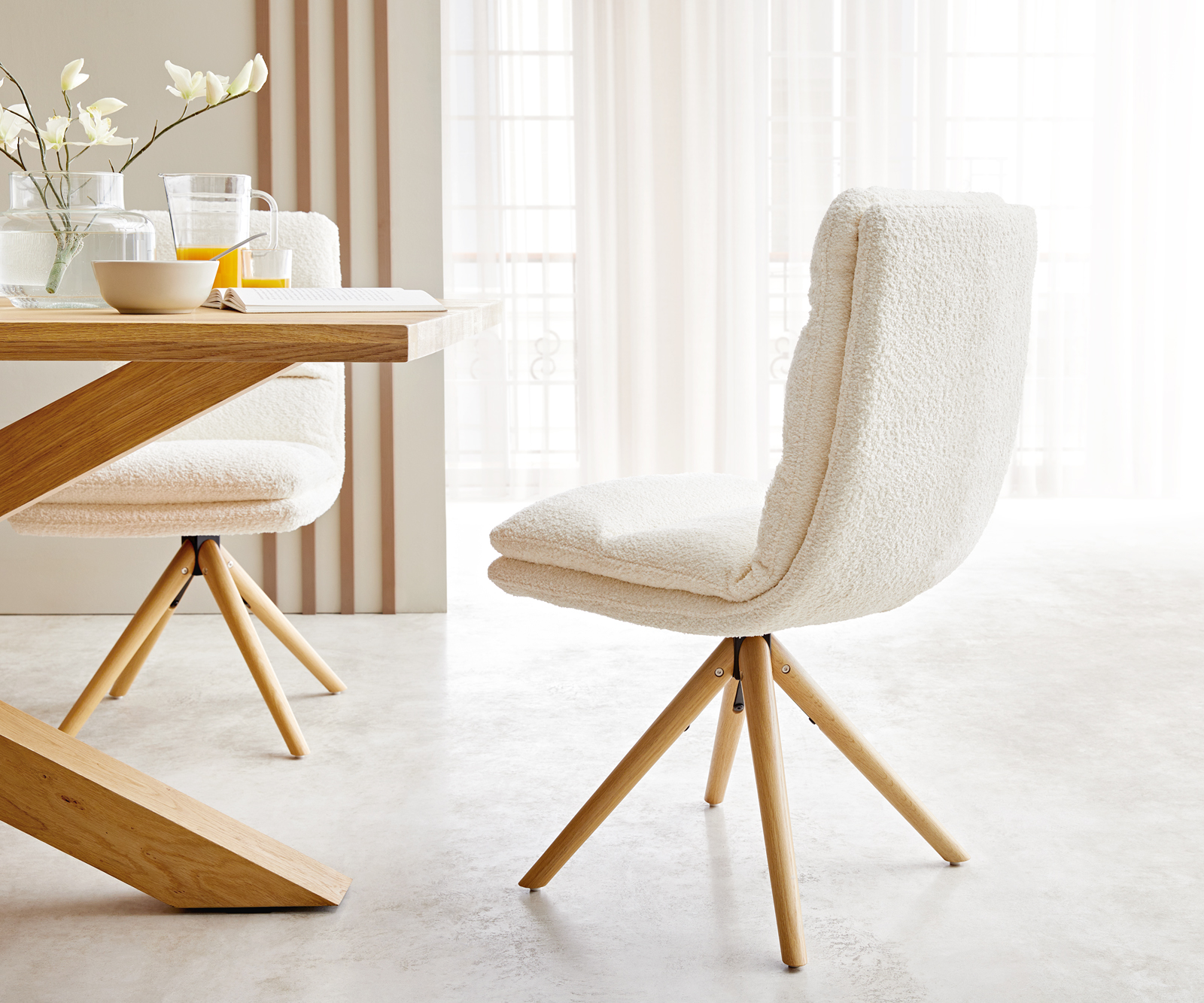 Otočná židle Abelia-Flex Bouclé White Wooden Frame Conical 180° Swivel - Image 3