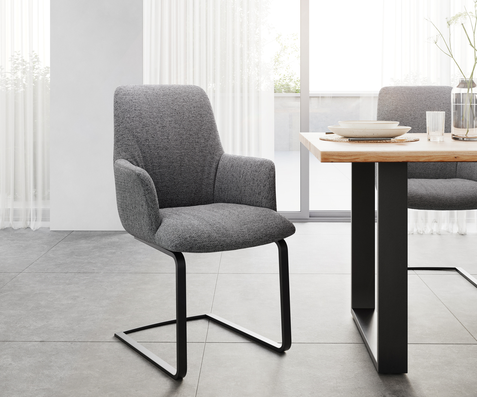 Jídelní židle Willa-Flex s loketními opěrkami konzolová podnož plochá černá strukturovaný materiál světle šedá