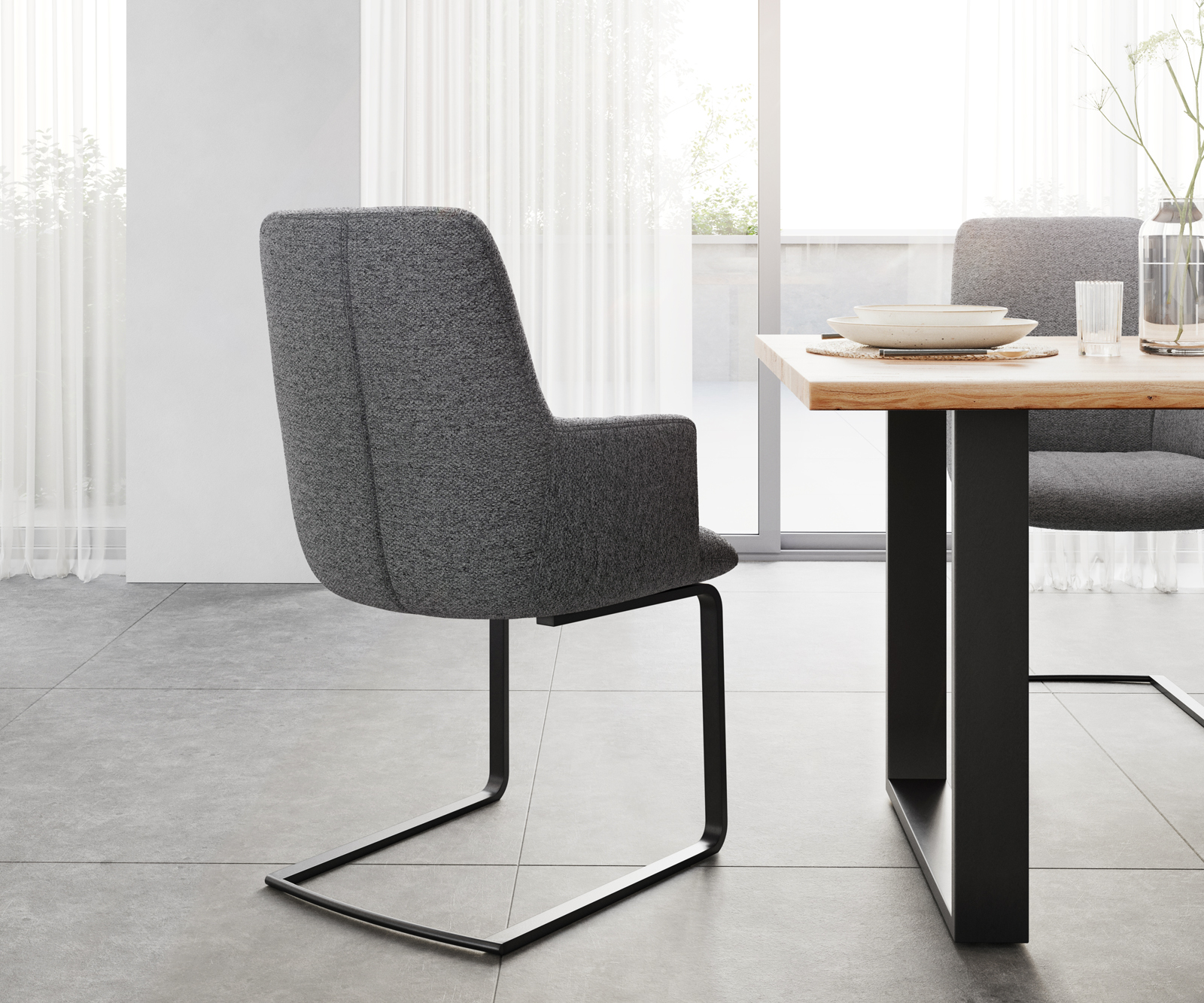 Jídelní židle Willa-Flex s loketními opěrkami konzolová podnož plochá černá strukturovaný materiál světle šedá - Image 3