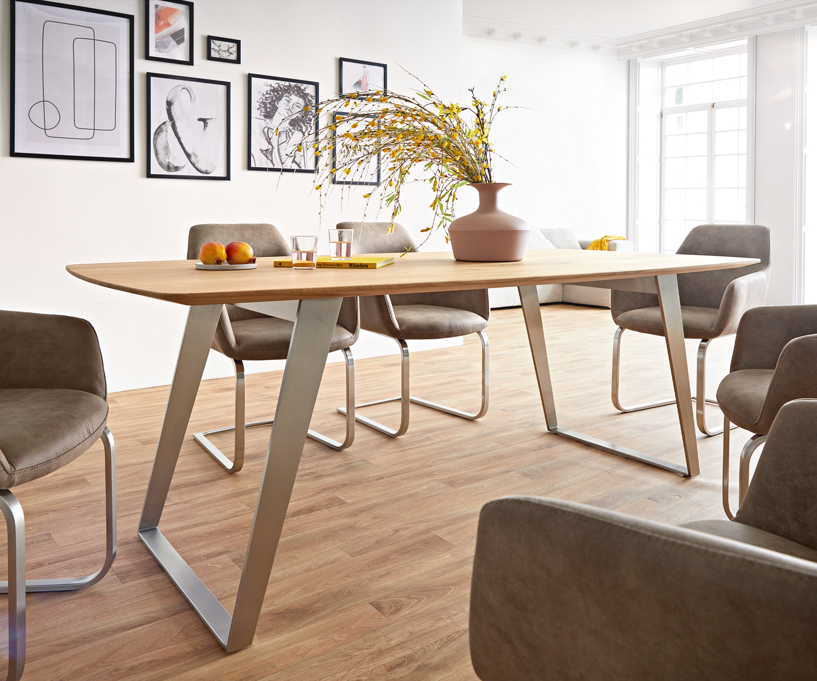 Étkezőasztal Edge hajóformájú 200x100x2,5-3 tölgy természetes rozsdamentes acél ferde svájci él