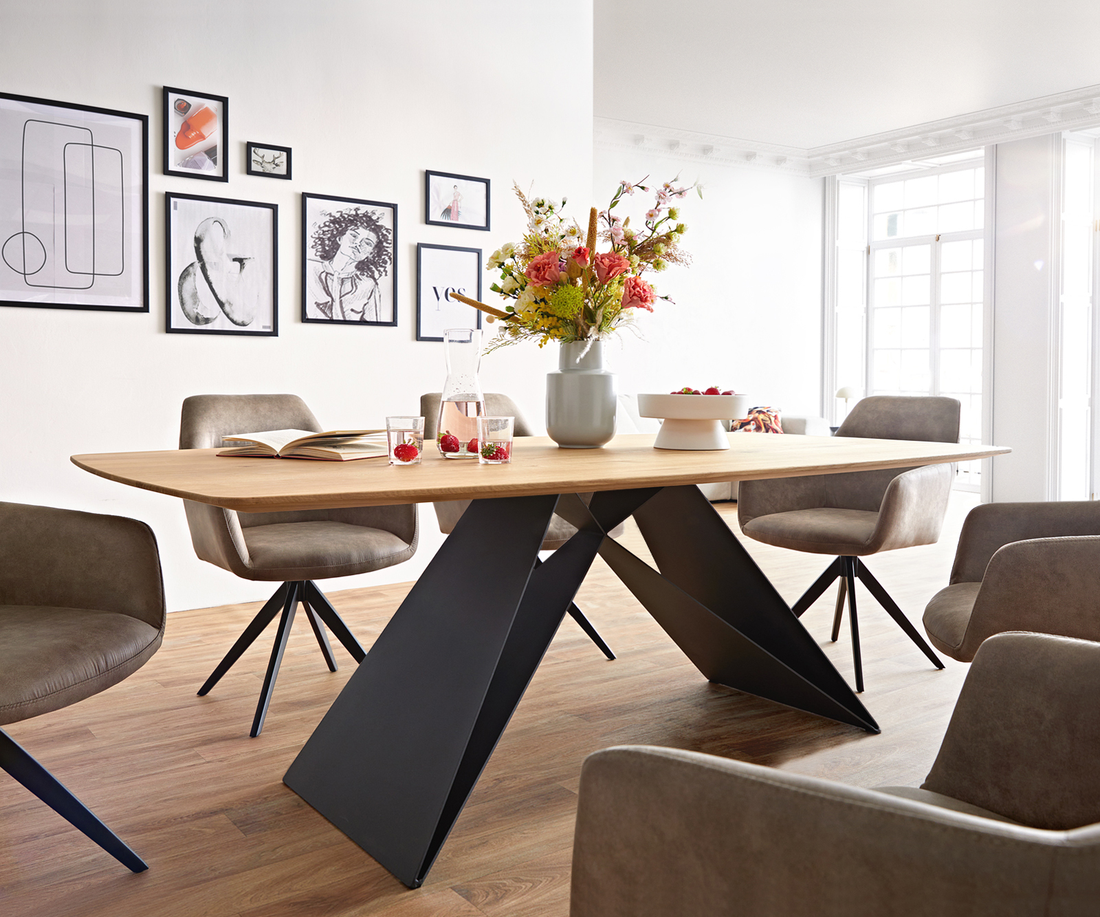 Étkezőasztal Edge hajóformájú 200x100x2,5-3 cm tölgy természetes V-láb laposacél fekete svájci él