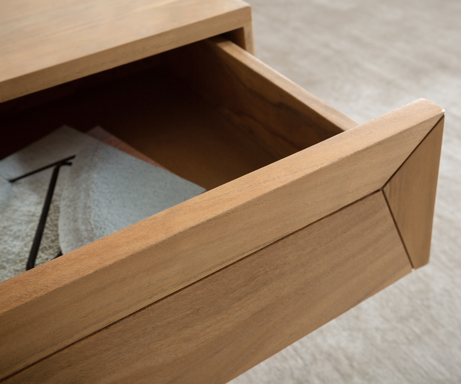 Dohányzóasztal Kayu 115x60 cm akác természetes 2 fiókos V-láb rozsdamentes acél - Image 4