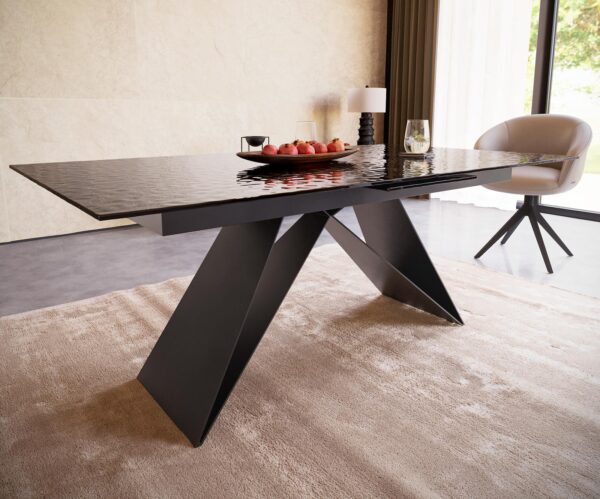 Étkezőasztal Edge 180-220x100 domborított üveg füstfekete 3D design V alakú láb laposacél fekete kihúzható - Image 5