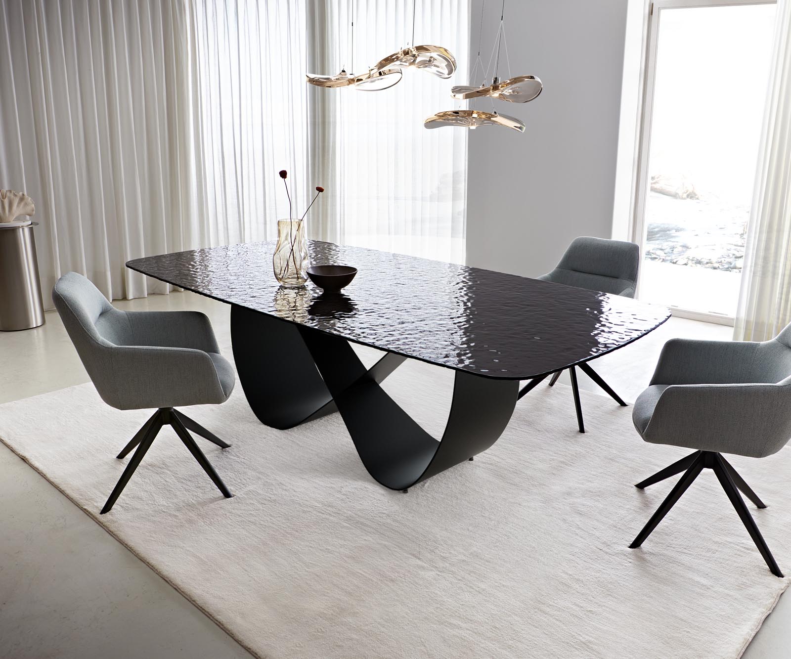 Étkezőasztal Edge hajóforma 240x120 domborított üveg füstfekete 3D design Infinity fém fekete