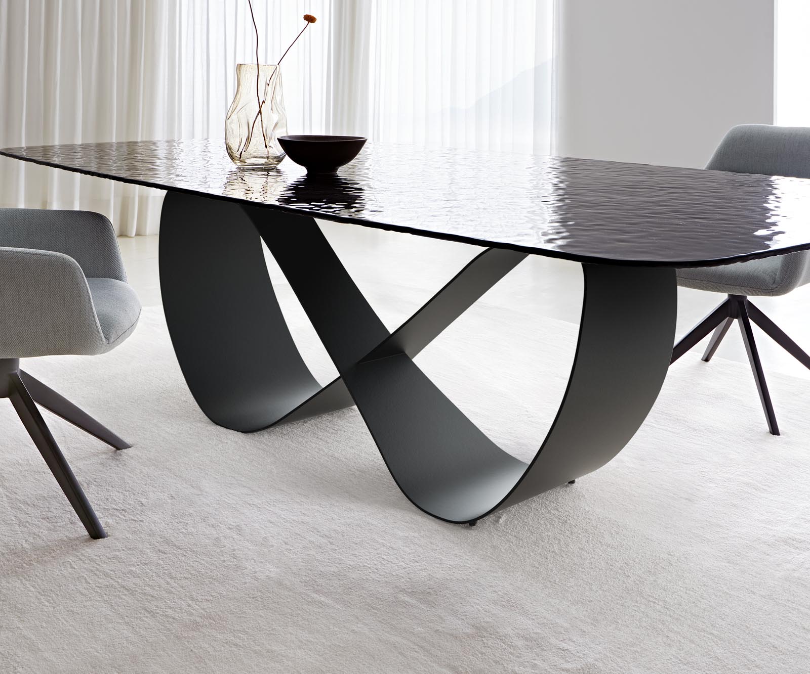 Étkezőasztal Edge hajóforma 240x120 domborított üveg füstfekete 3D design Infinity fém fekete - Image 5