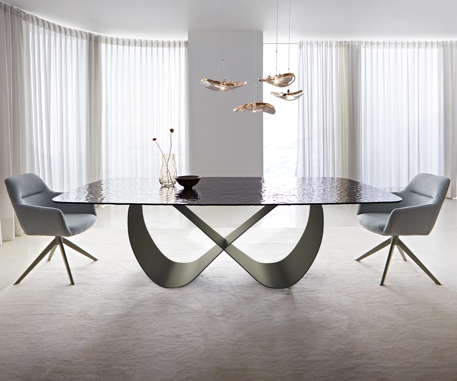 Étkezőasztal Edge hajóformájú 240x120 domborított üveg füstfekete 3D design Infinity fém effekt felület titán - Image 2