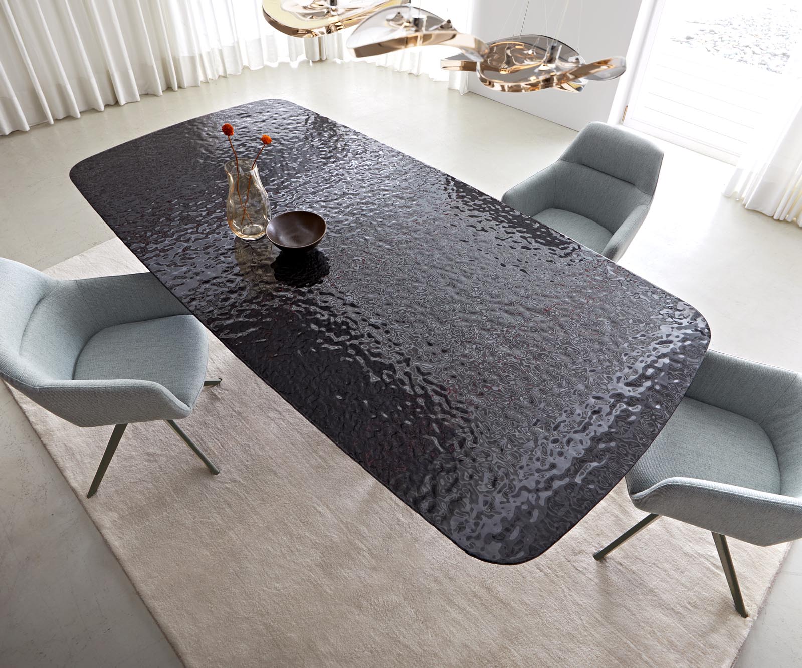 Étkezőasztal Edge hajóformájú 240x120 domborított üveg füstfekete 3D design Infinity fém effekt felület titán - Image 4