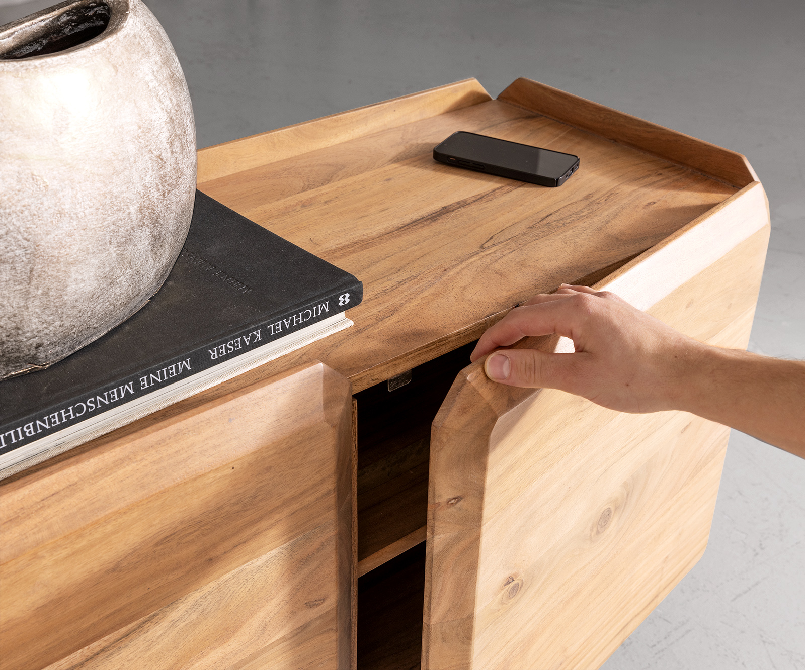 TV szekrény Kiano 200 cm akác természetes 4 ajtós V láb rozsdamentes acél térelválasztó - Image 4