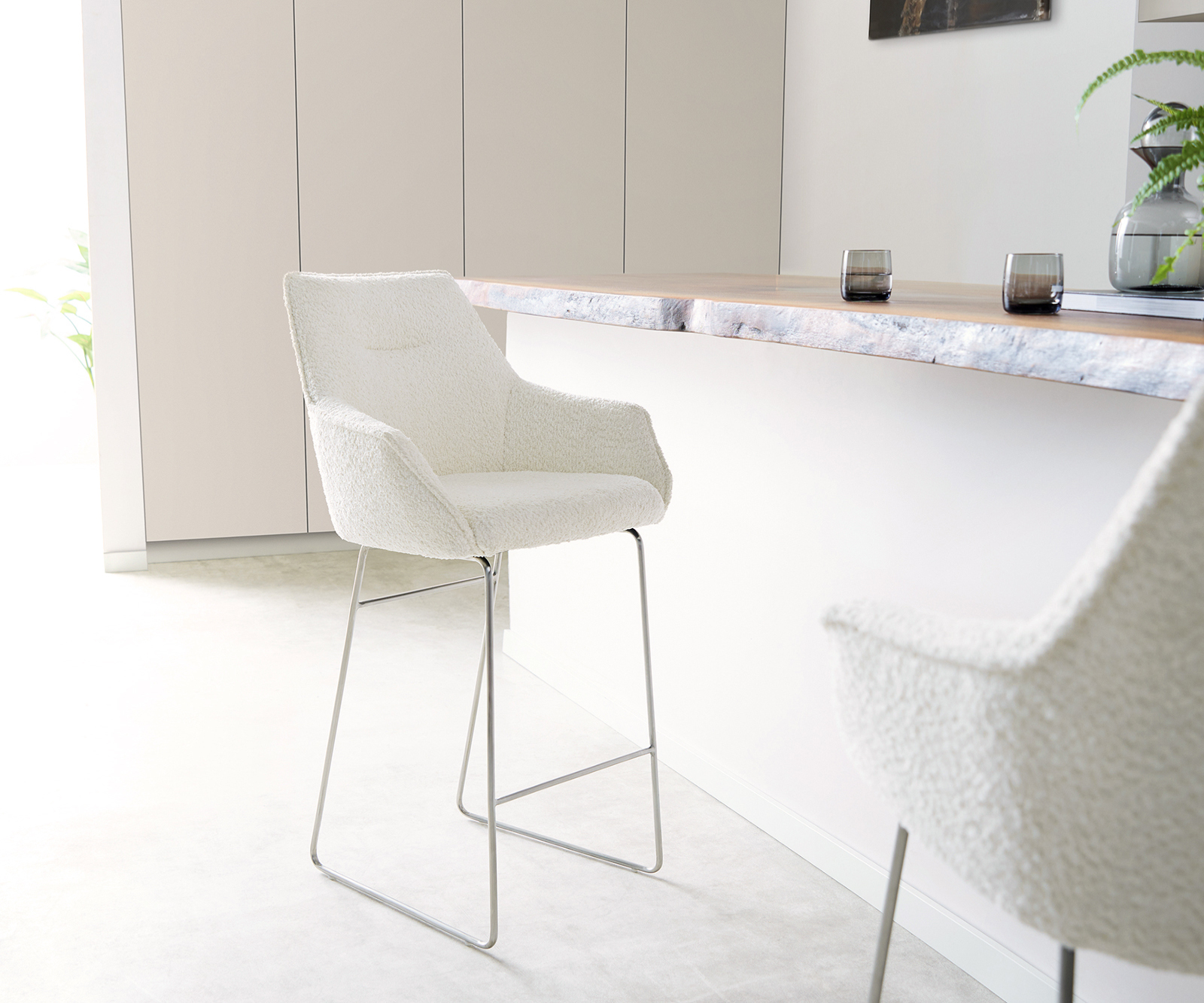 Bárszék Alja-Flex bouclé fehér vékony lábazat rozsdamentes acél zsákrugós