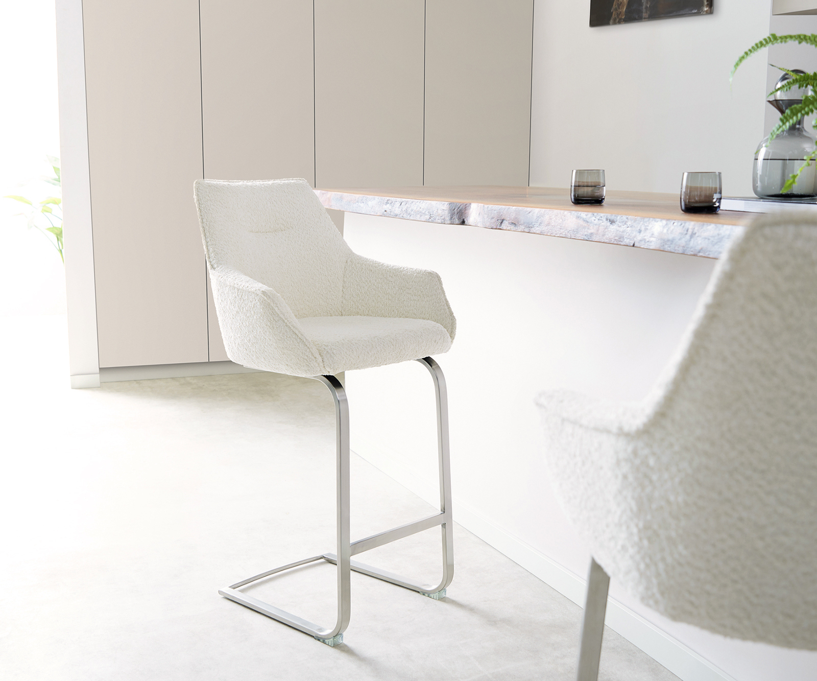 Bárszék Alja-Flex bouclé fehér étkezőszék lapos rozsdamentes acél zsákrugós