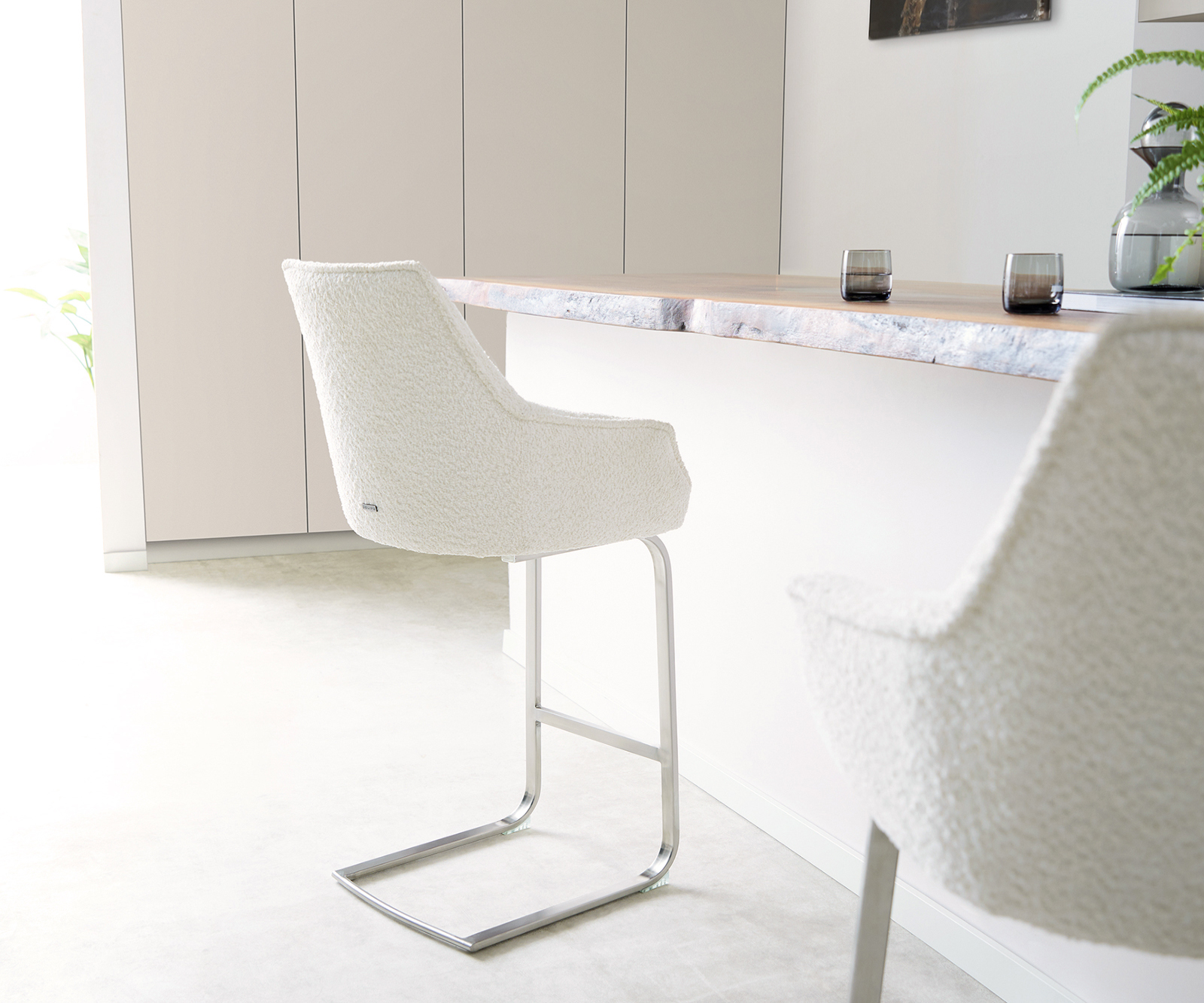 Bárszék Alja-Flex bouclé fehér étkezőszék lapos rozsdamentes acél zsákrugós - Image 3