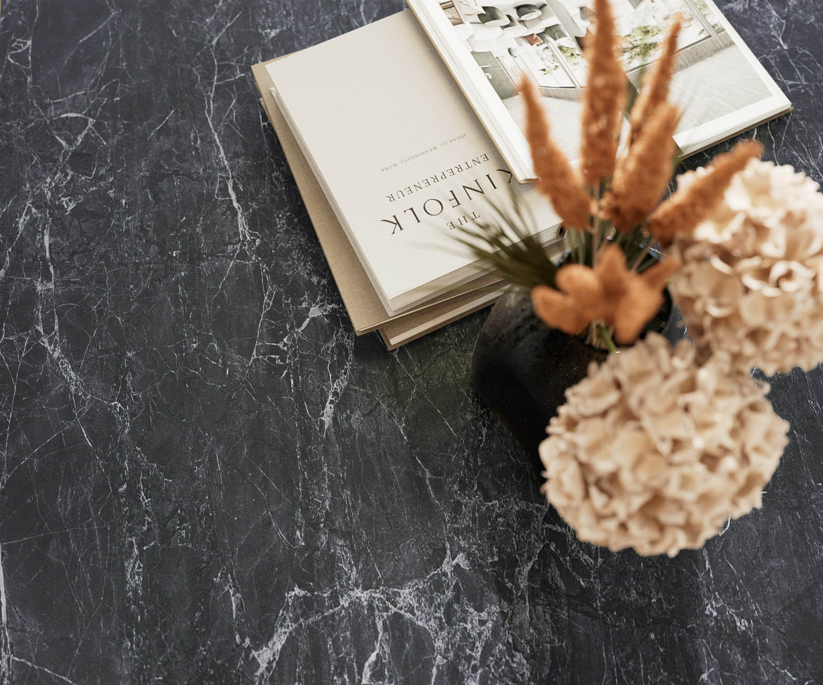 Étkezőasztal Edge 200-300x100 kerámia Laminam®Nero Greco antracit V alakú láb laposacél fekete kihúzható - Image 6