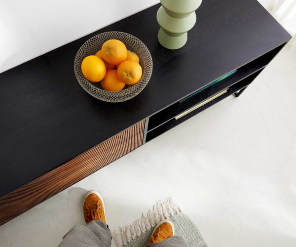 TV szekrény Vaag 200 cm sheesham természetes mango fekete 2 ajtós 2 rekeszes - Image 5