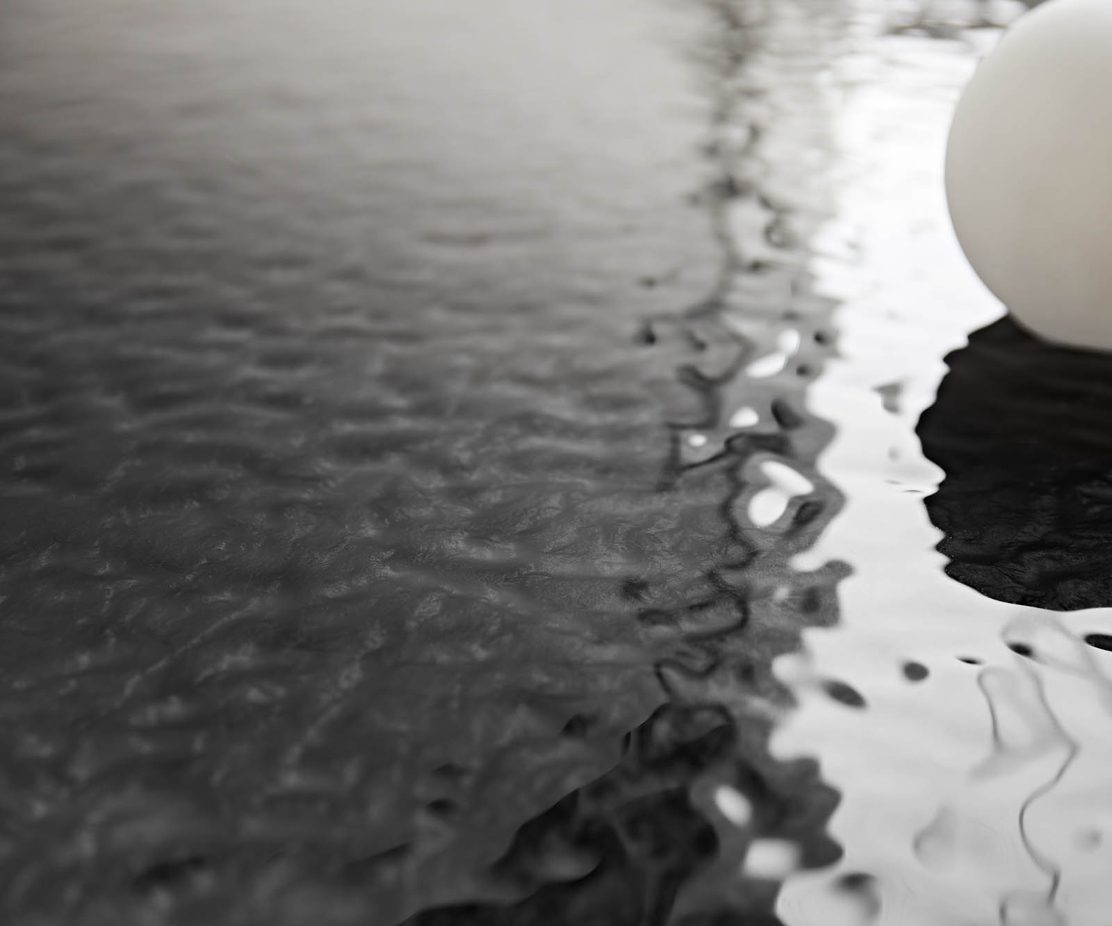 Étkezőasztal Edge hajóformájú 240x120 domborított üveg füstfekete 3D design Spider laposacél rozsdamentes acél - Image 4