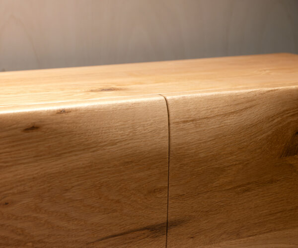 Komód New Live-Edge 145 cm tölgy természetes 3 ajtós üveg láb - Image 7