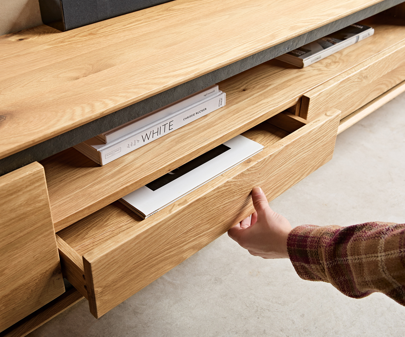 TV szekrény Stonegrace 240 cm tölgy természetes 2 ajtós 1 rekeszes 2 fiókos kőfurnér lebegő - Image 5