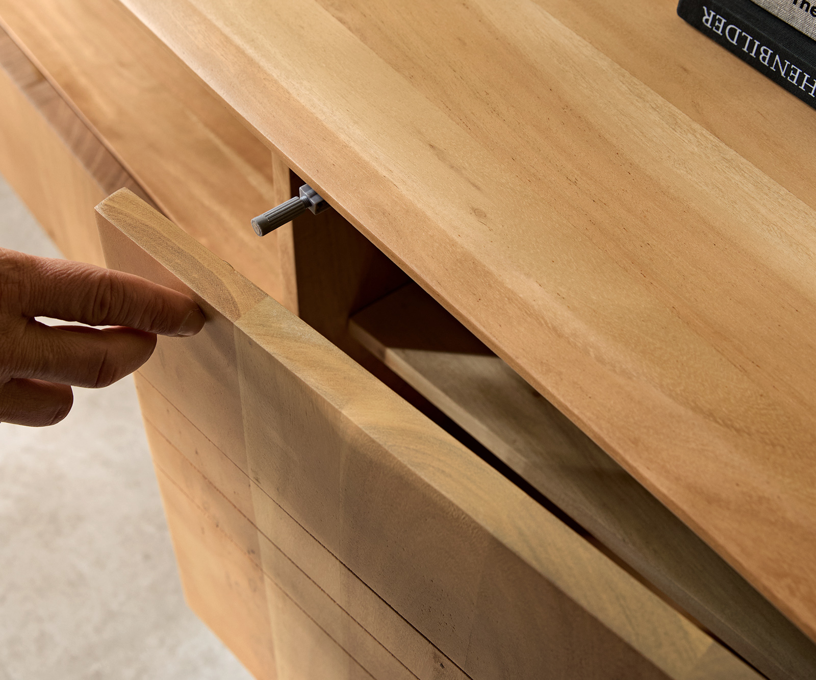 TV szekrény Nagaru 220 cm akác aura 4 ajtós lebegő - Image 6