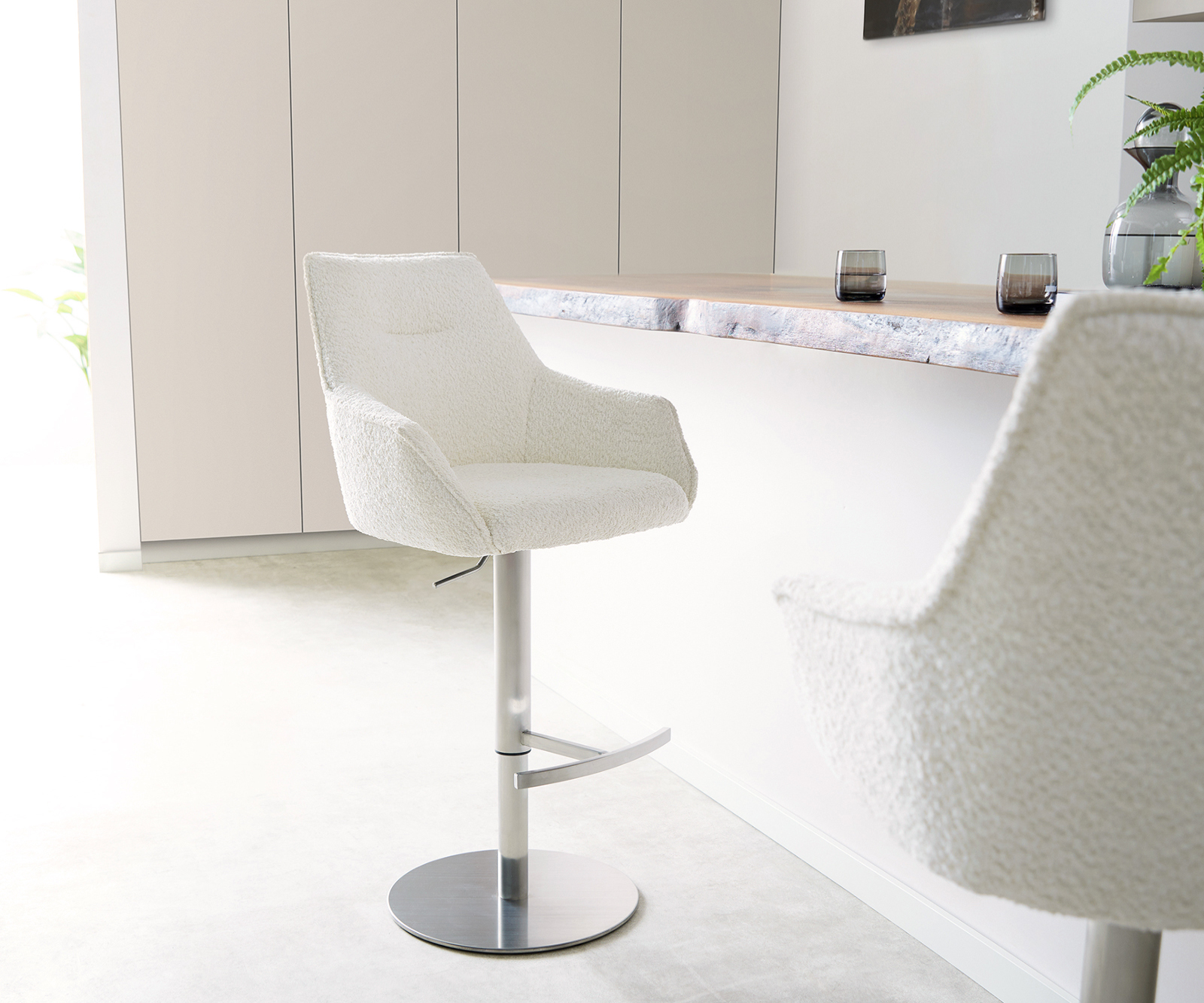 Bárszék Alja-Flex bouclé fehér forgó láb magasságban állítható rozsdamentes acél forgatható zsákrugós