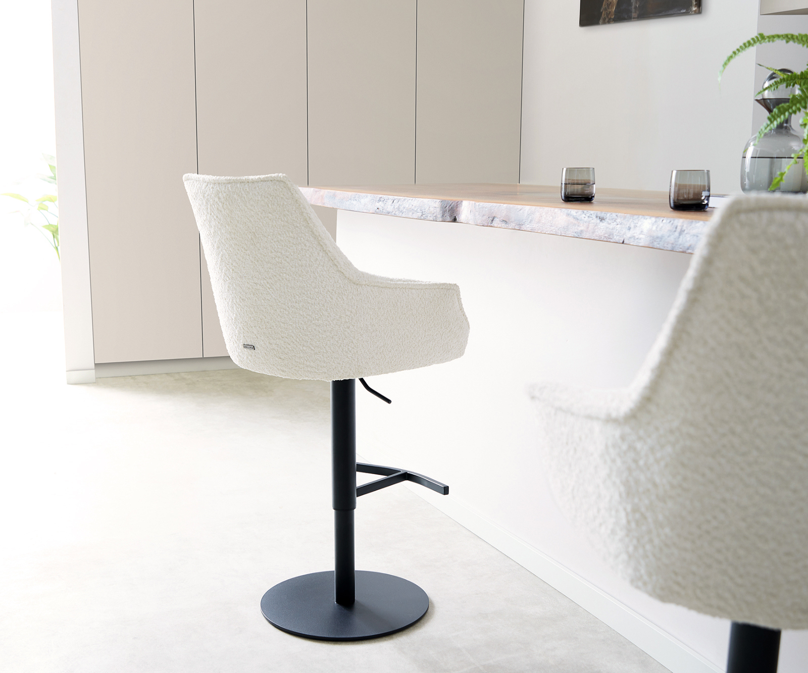 Bárszék Alja-Flex bouclé fehér forgó láb magasságban állítható fém fekete forgatható zsákrugós - Image 3