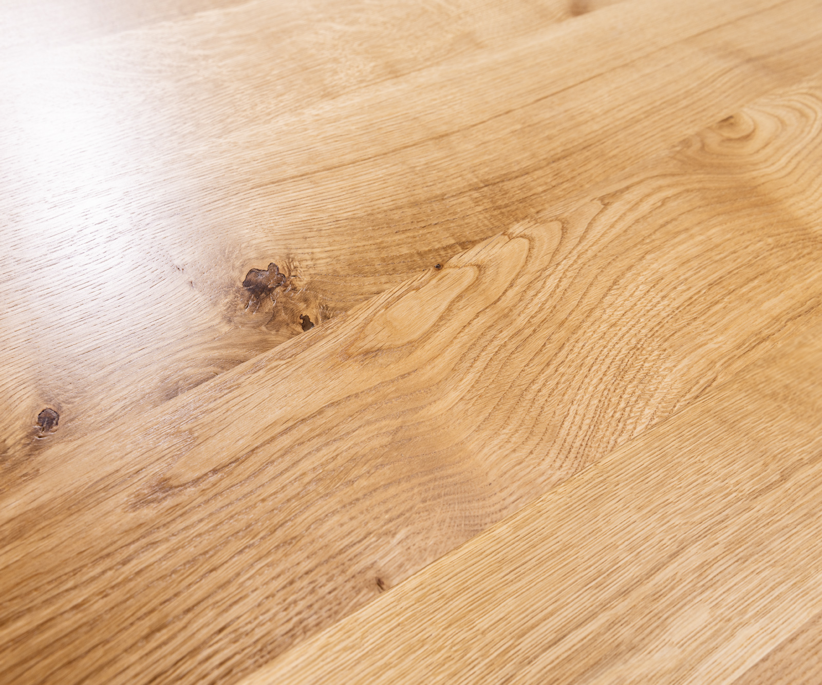 Étkezőasztal Edge hajóformájú 300x120x2,5-3 tölgy természetes pókláb laposacél fekete svájci él - Image 3