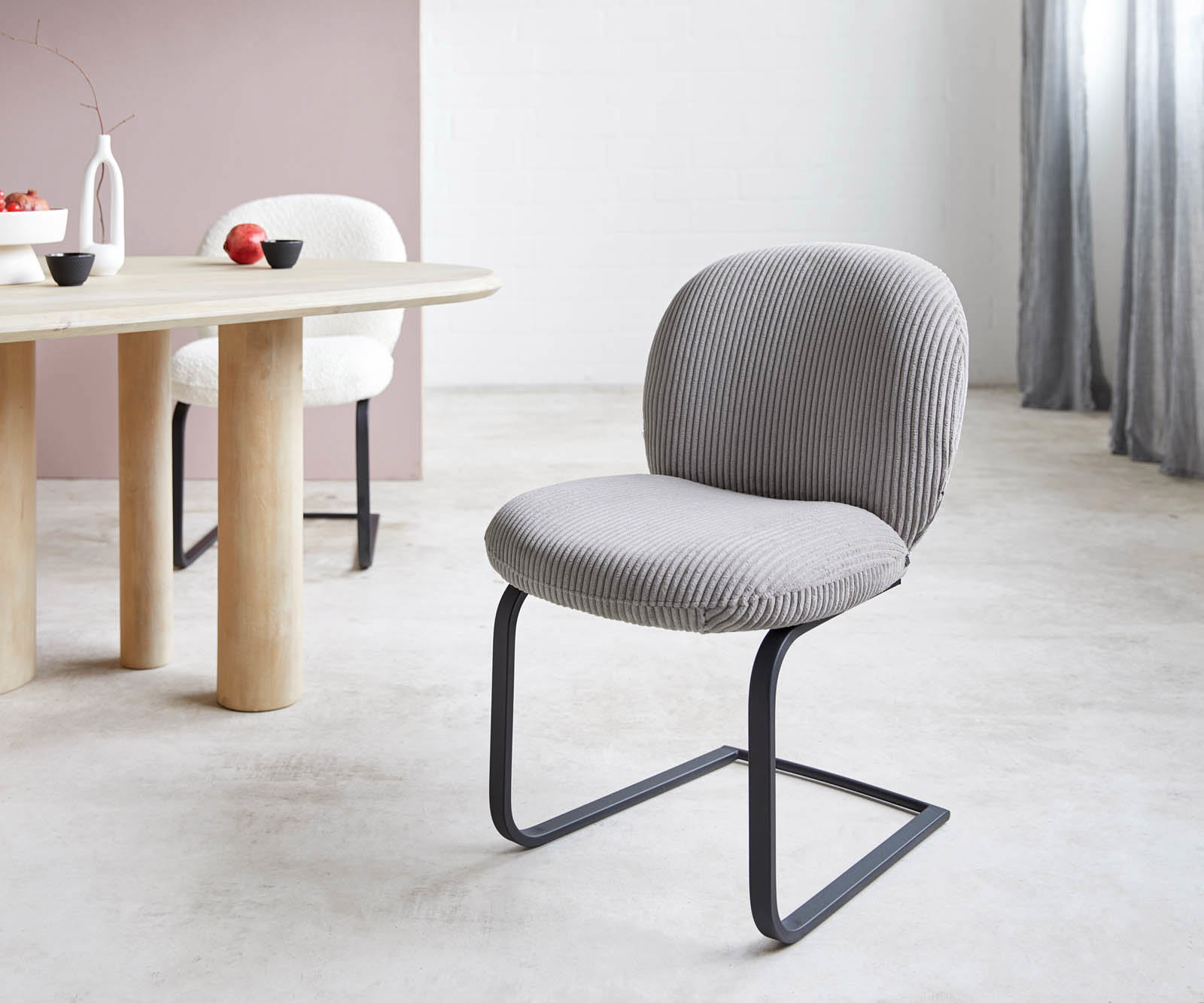 Étkezőszék Nube-Flex mikroszálas ezüstszürke étkezőszék lapos fekete zsákrugós