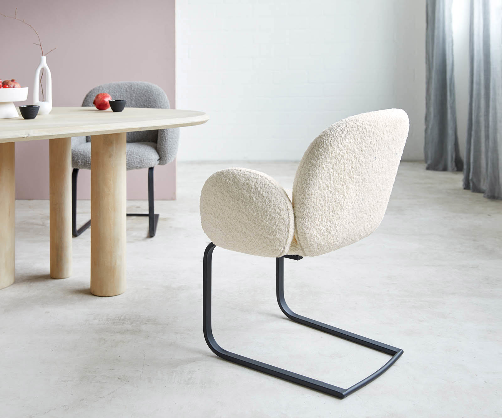 Étkezőszék Nube-Flex karfás bouclé fehér étkezőszék lapos fekete zsákrugós - Image 4