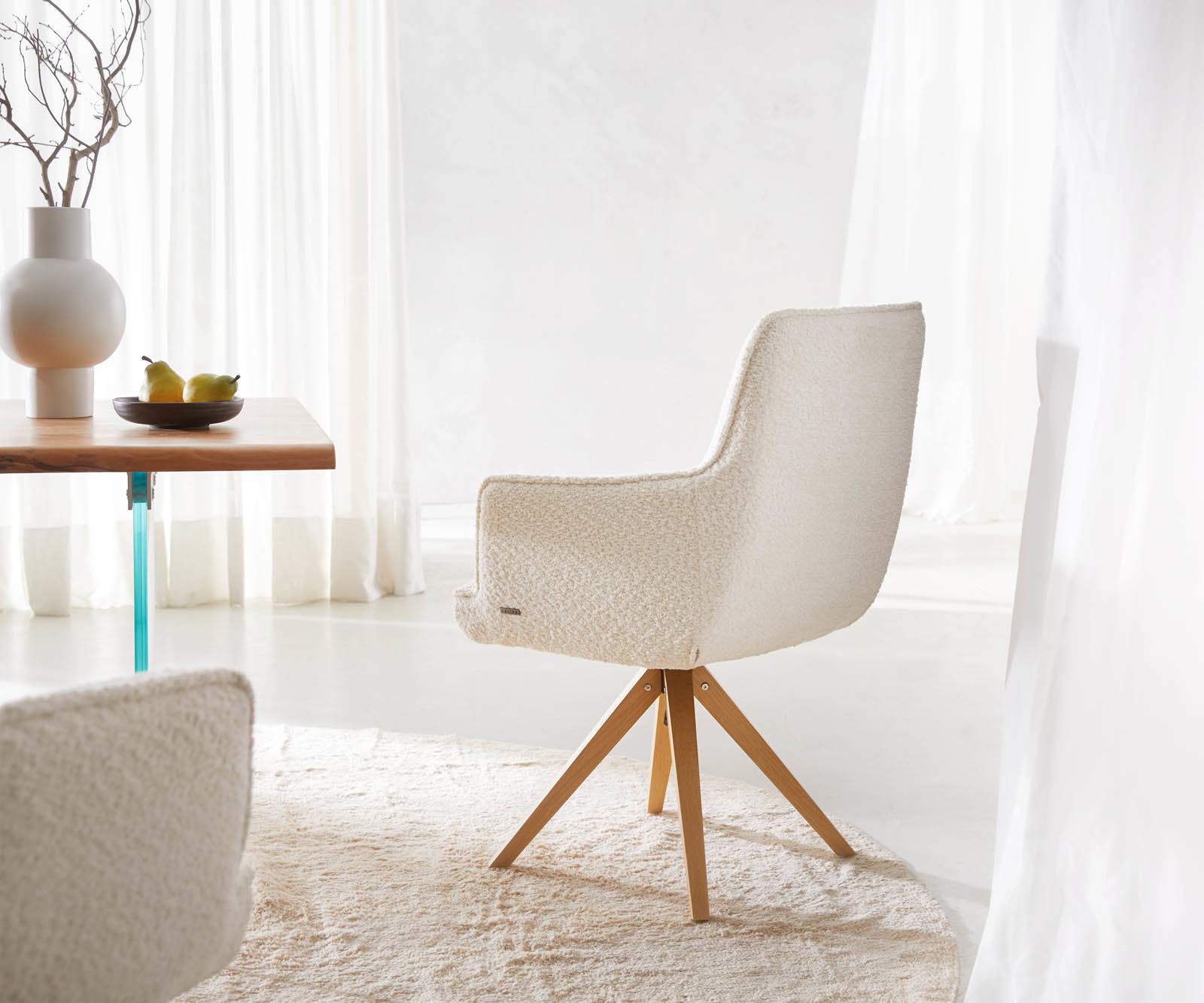 Étkezőszék Heira-Flex karfás bouclé fehér fa láb szögletes természetes 180° forgatható zsákrugós - Image 5