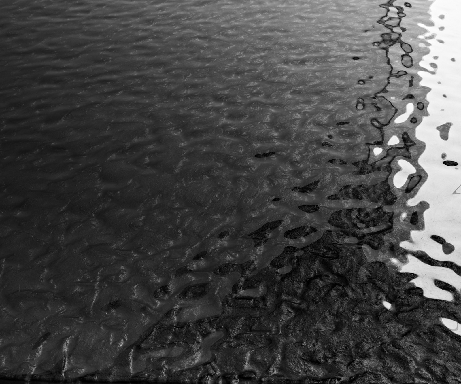 Étkezőasztal Edge 300x100 domborított üveg füstfekete 3D design Estelar kerek fém fekete - Image 3