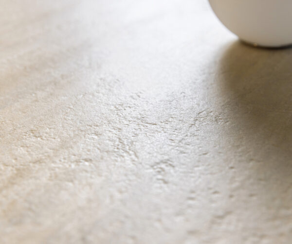 Étkezőasztal Edge ovális 220x120 kerámia Laminam® Travertino Bianco krémfehér Zenthara szögletes fém fehér - Image 5