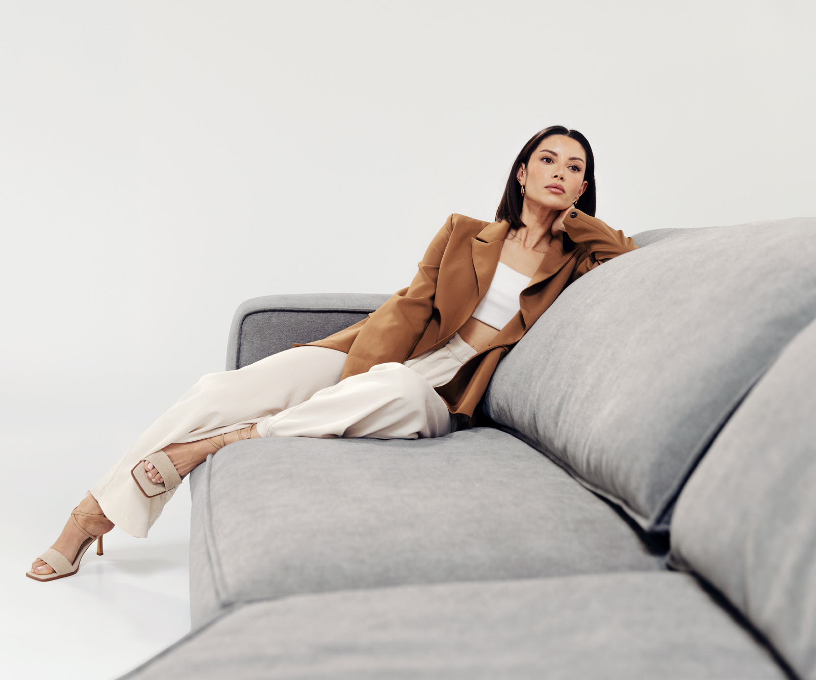 Nagy kanapé Snoosh 400x150 cm strukturált szövet puha szürke jobb oldali rekamié - Image 8