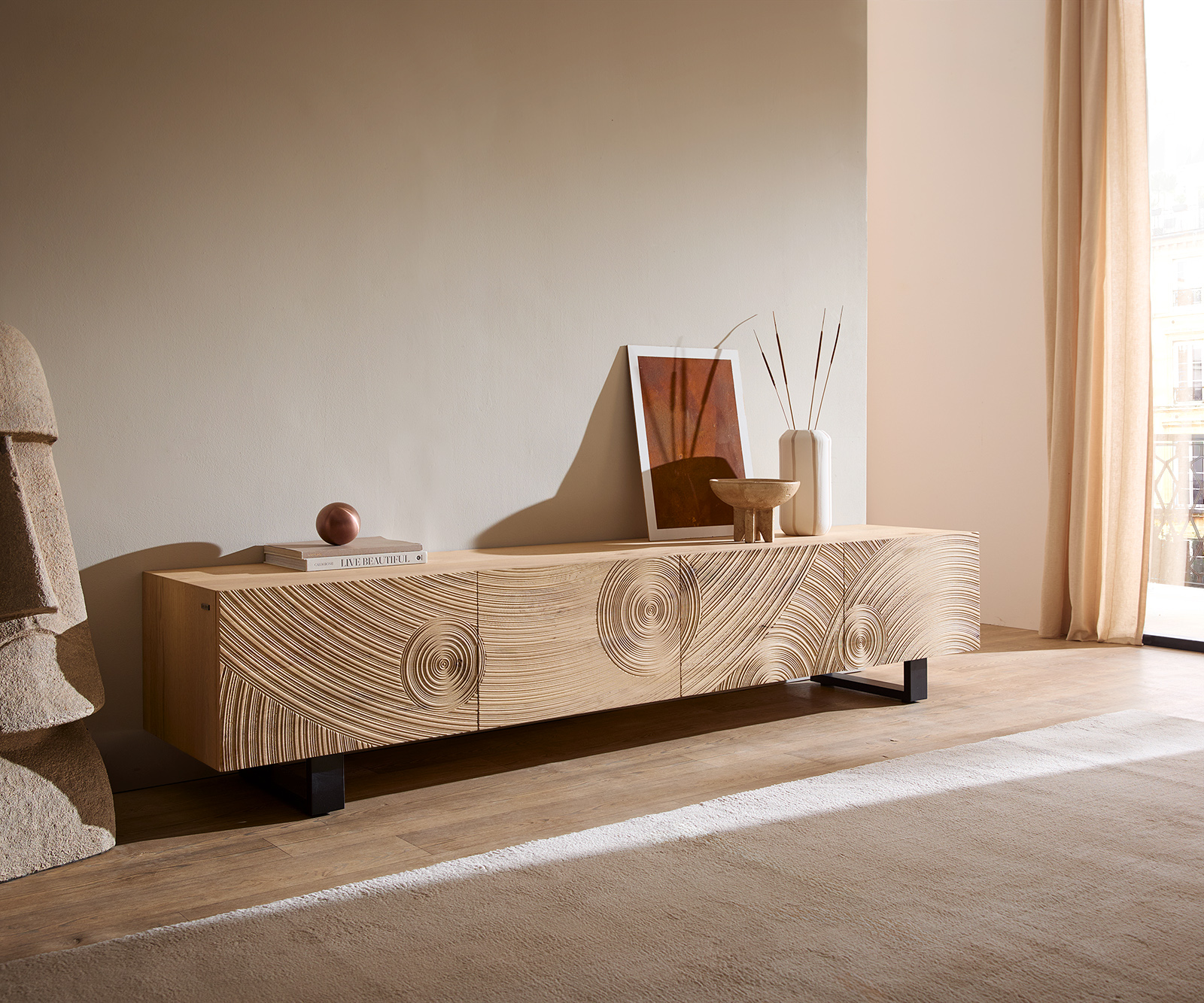 TV szekrény Ashara 220 cm tölgy természetes 3D hatás 4 ajtós vékony fém láb fekete