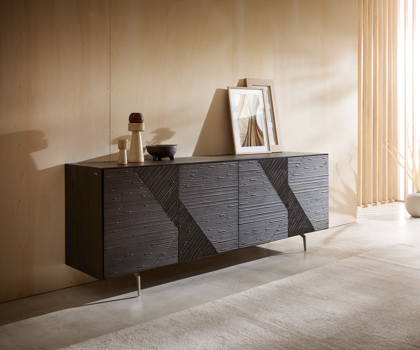 Komód Tereos 200 cm sötétbarna éger 3D hatás 4 ajtós "L" alakú láb szálcsiszolt rozsdamentes acél