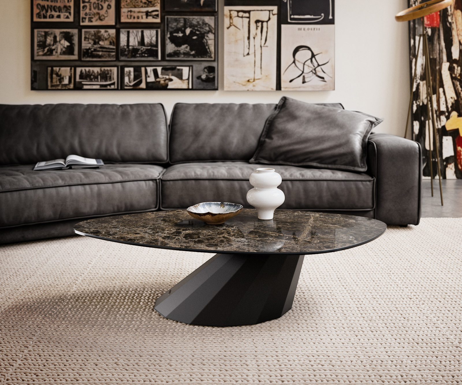 Dohányzóasztal Edge organikus 140x76 cm Laminam® Emperador kerámia extra fényes sötétbarna Parabi fém fekete