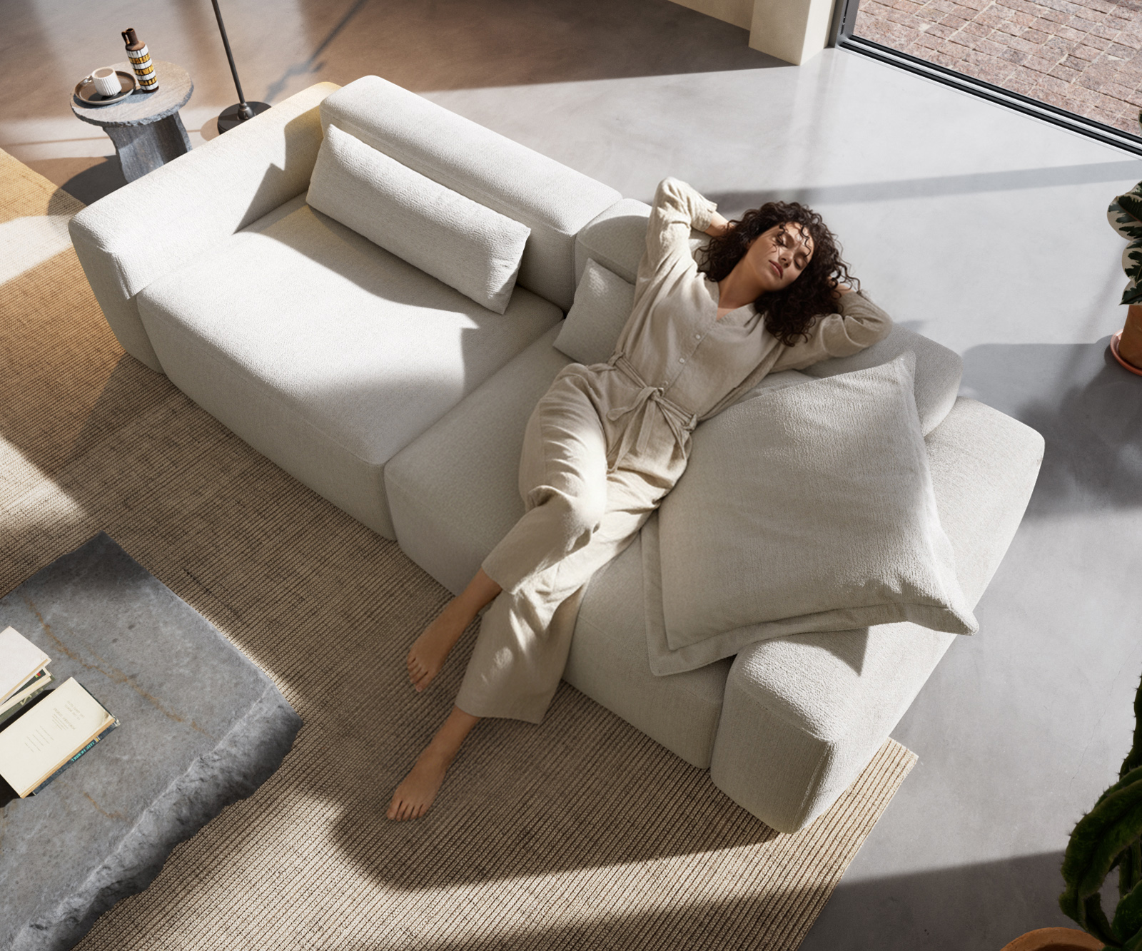 Nagy kanapé Freestyle 280x110 cm bouclé puha bézs varrással