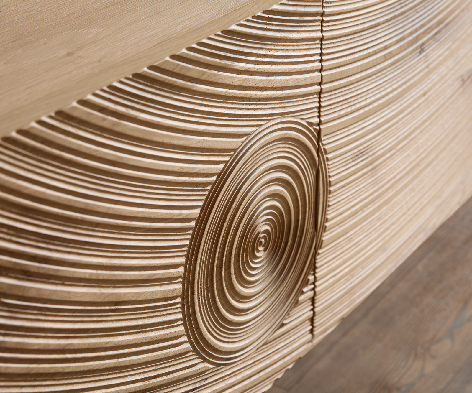 Komód Ashara 200 cm tölgy természetes 3D hatás 4 ajtós kerek fém láb fekete - Image 4