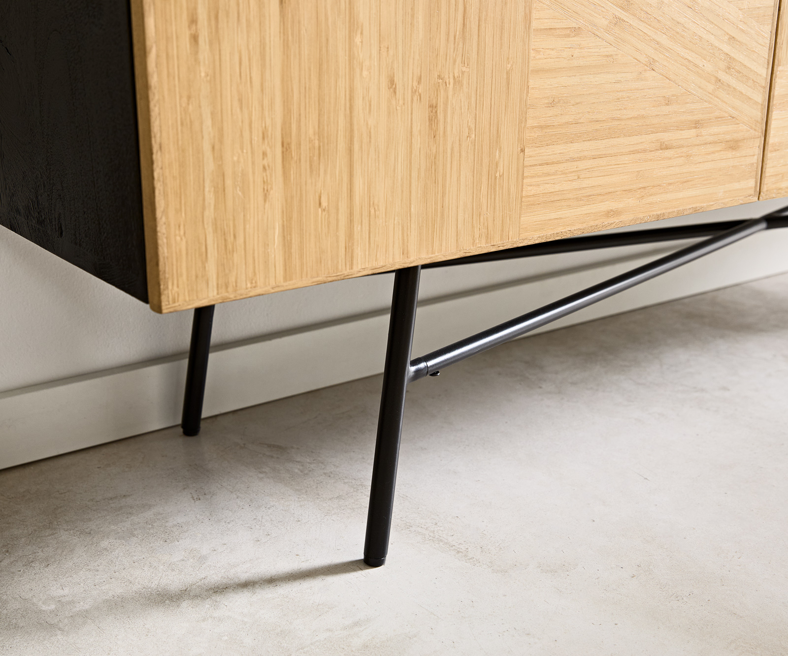 Komód Mikkusu 175 cm bambusz természetes mango fekete 2 ajtós 2 rekeszes fém fekete - Image 6