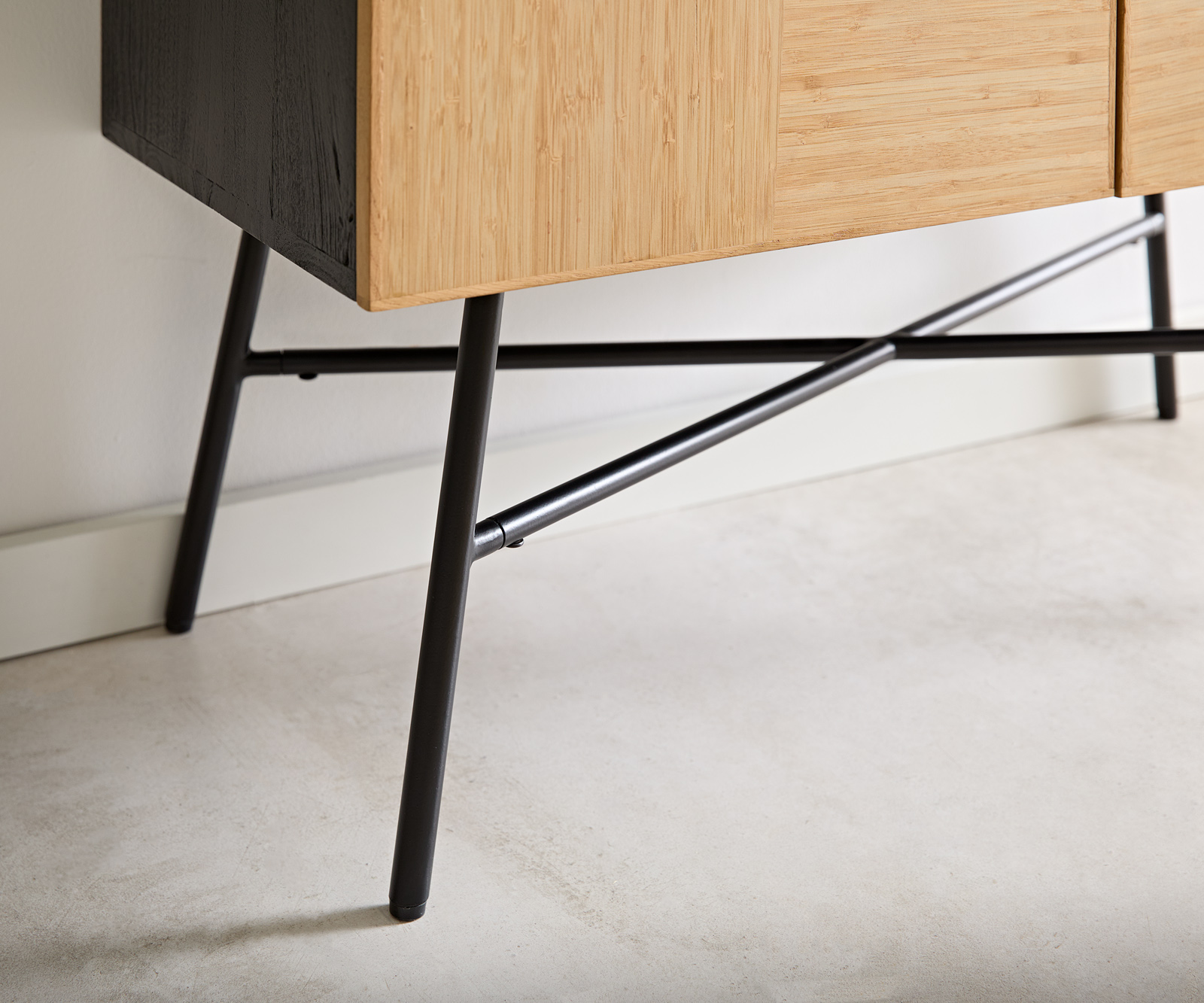 Szekrény Mikkusu 90x150 cm bambusz természetes mango fekete 4 ajtós fém fekete - Image 5