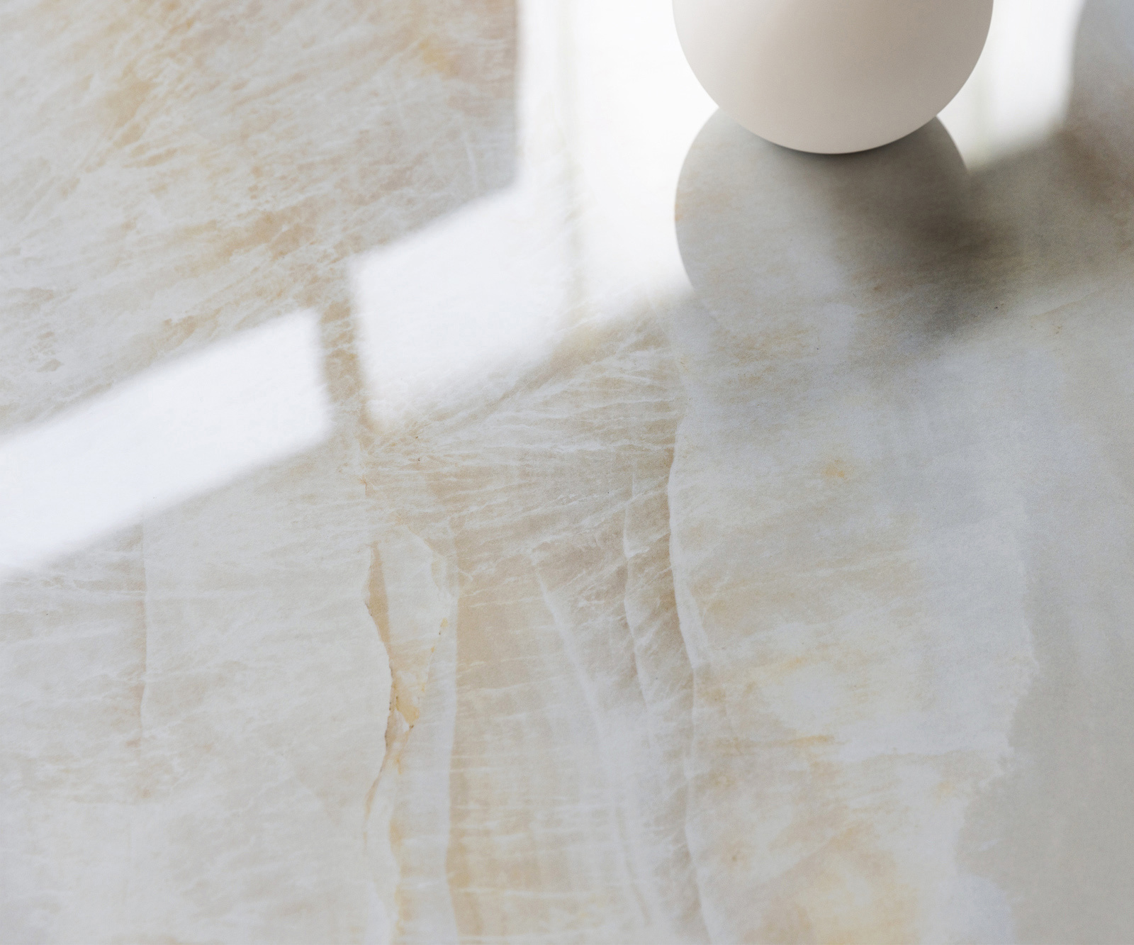 Étkezőasztal Edge 300x100 cm kerámia ónix gyöngy Estelar kerek fém titán színű hatású - Image 5