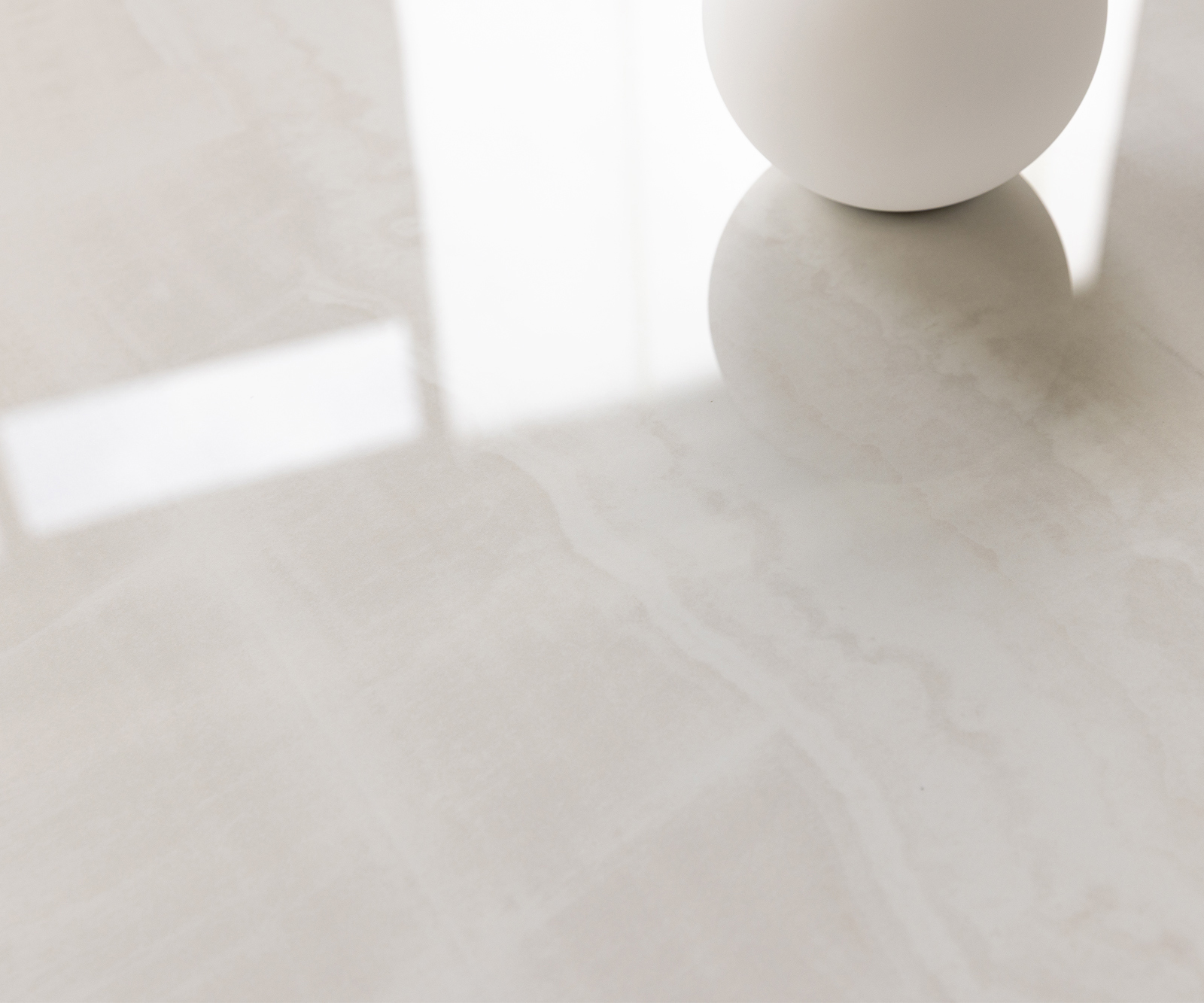 Étkezőasztal Edge hajóformájú 200x100 cm kerámia onyx pezsgő fém ferde fekete - Image 5