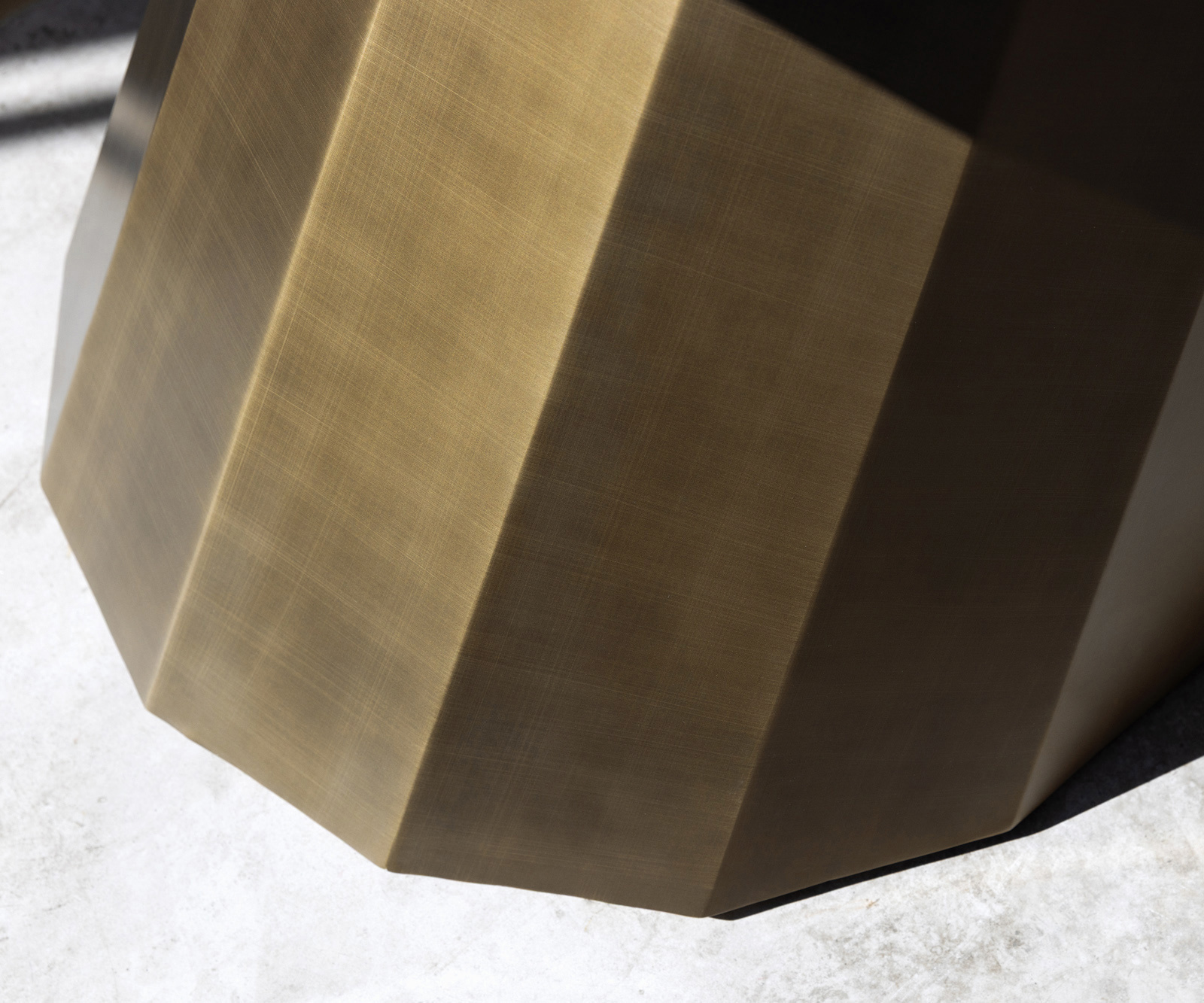 Étkezőasztal Edge ovális 315x150 cm kerámia emperador extra lucidato sötétbarna parabolikus metál arany - Image 7