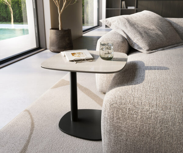 Dohányzóasztal Edge hajóformájú 50x50 cm kerámia ónix pezsgő elemes fém fekete
